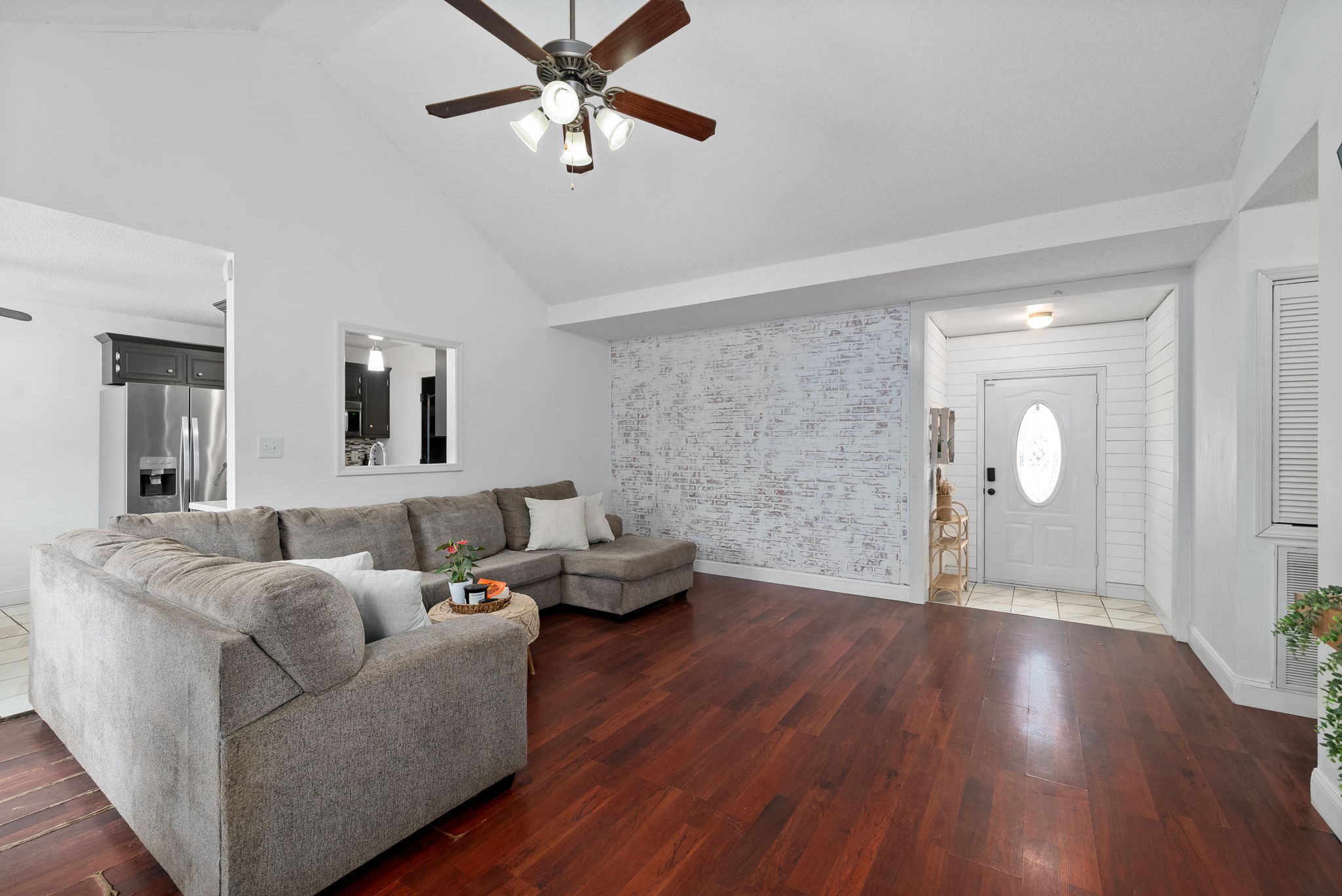 392 Paris Dr