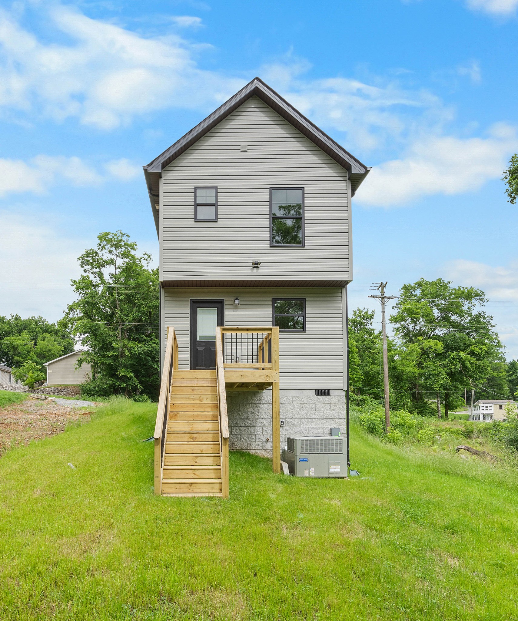 166 Oak St