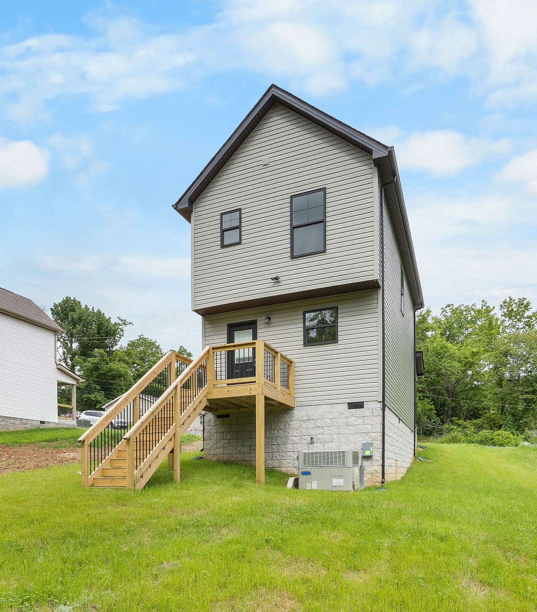 166 Oak St