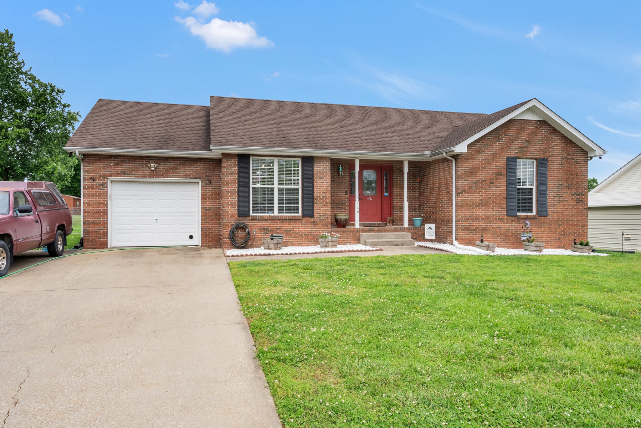 788 Gardendale Ln