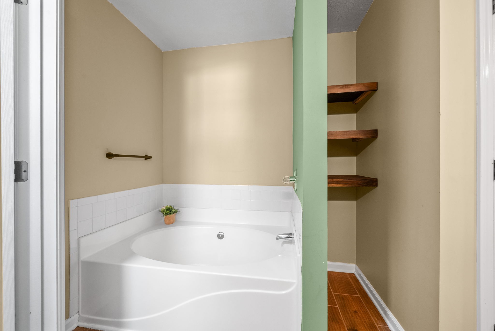 938 Commission Dr