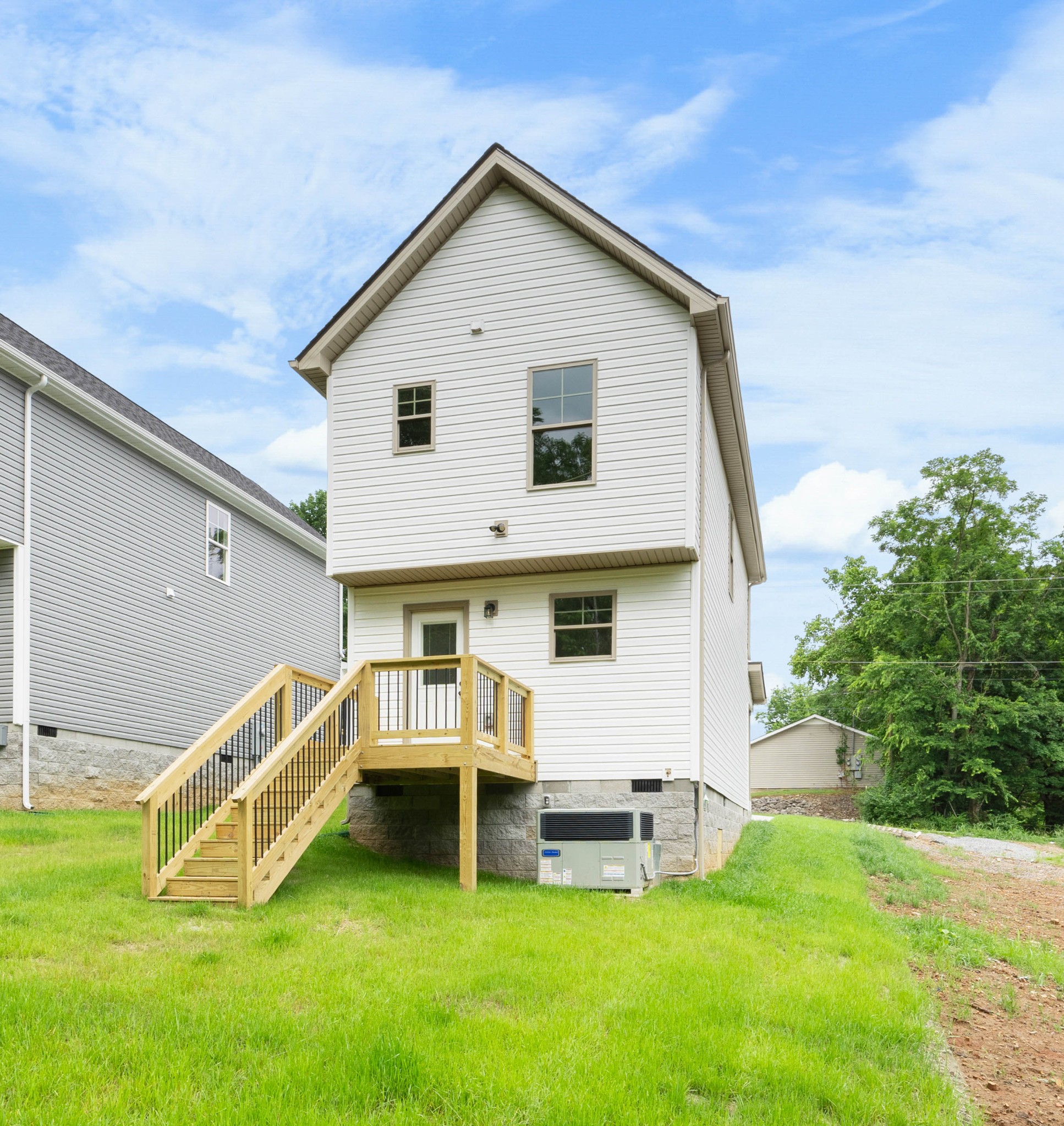 174 Oak St