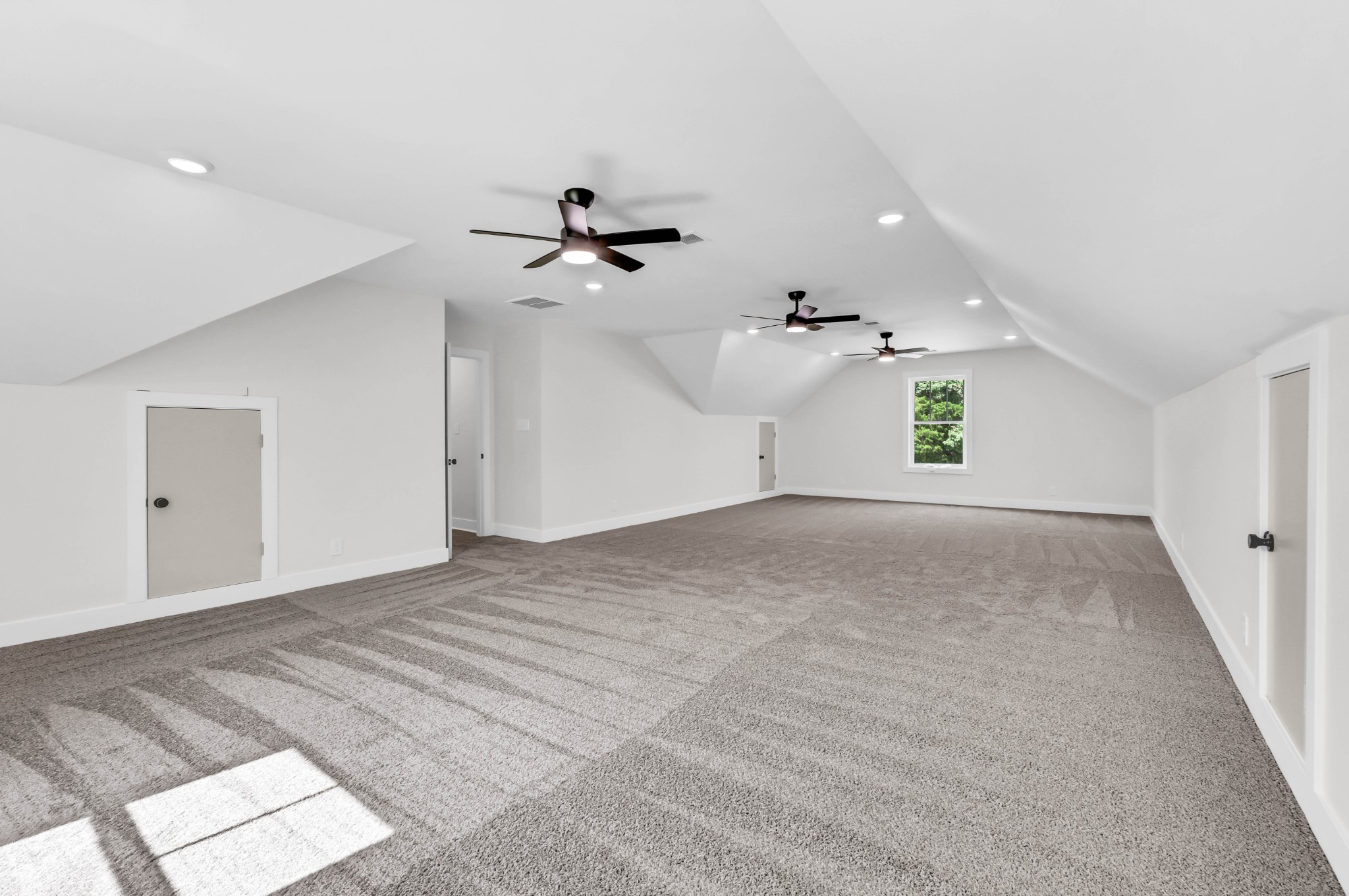 5590 Chambers Rd