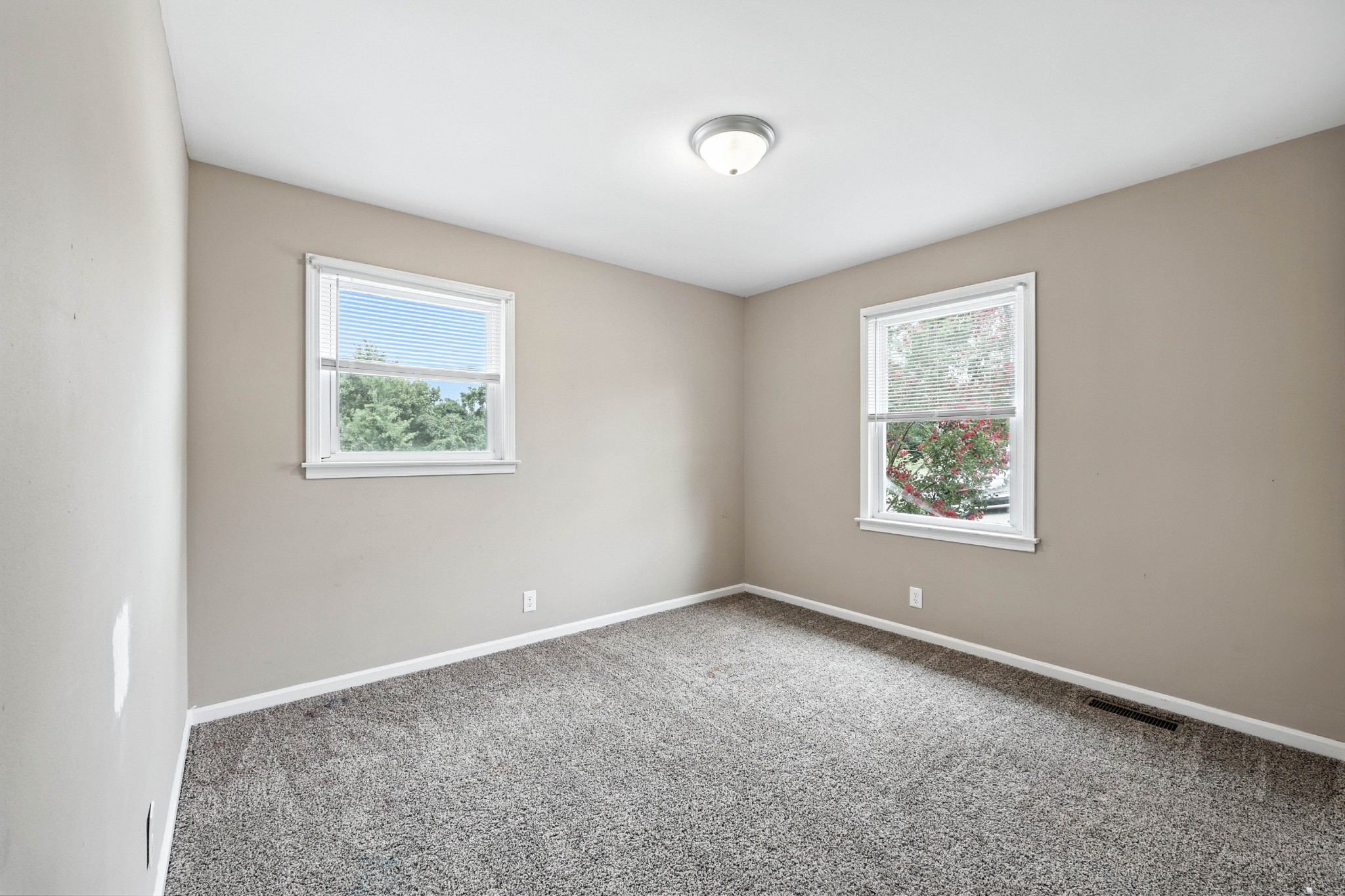 513 Adams Ct