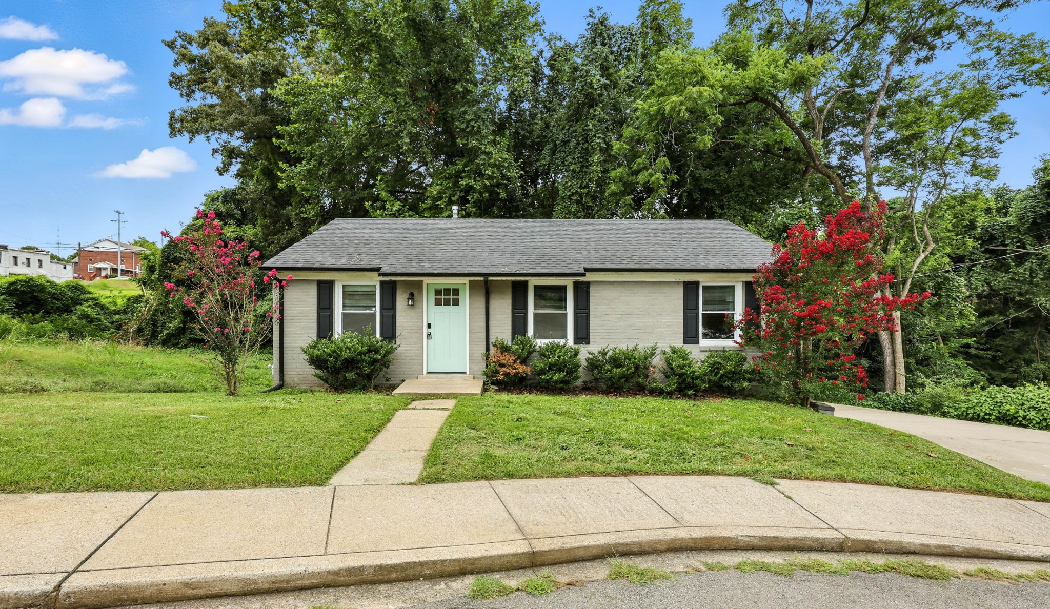 513 Adams Ct