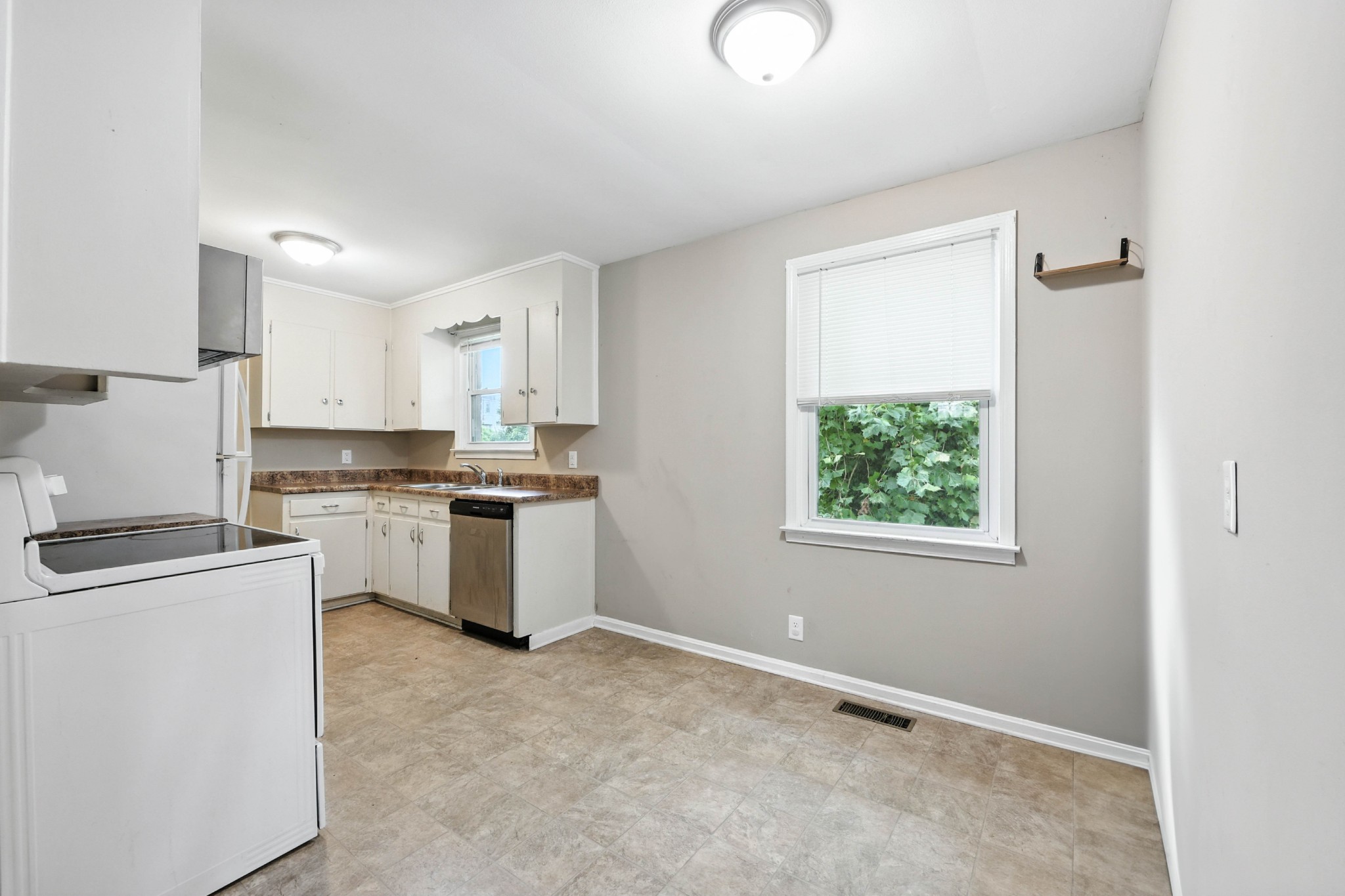 513 Adams Ct