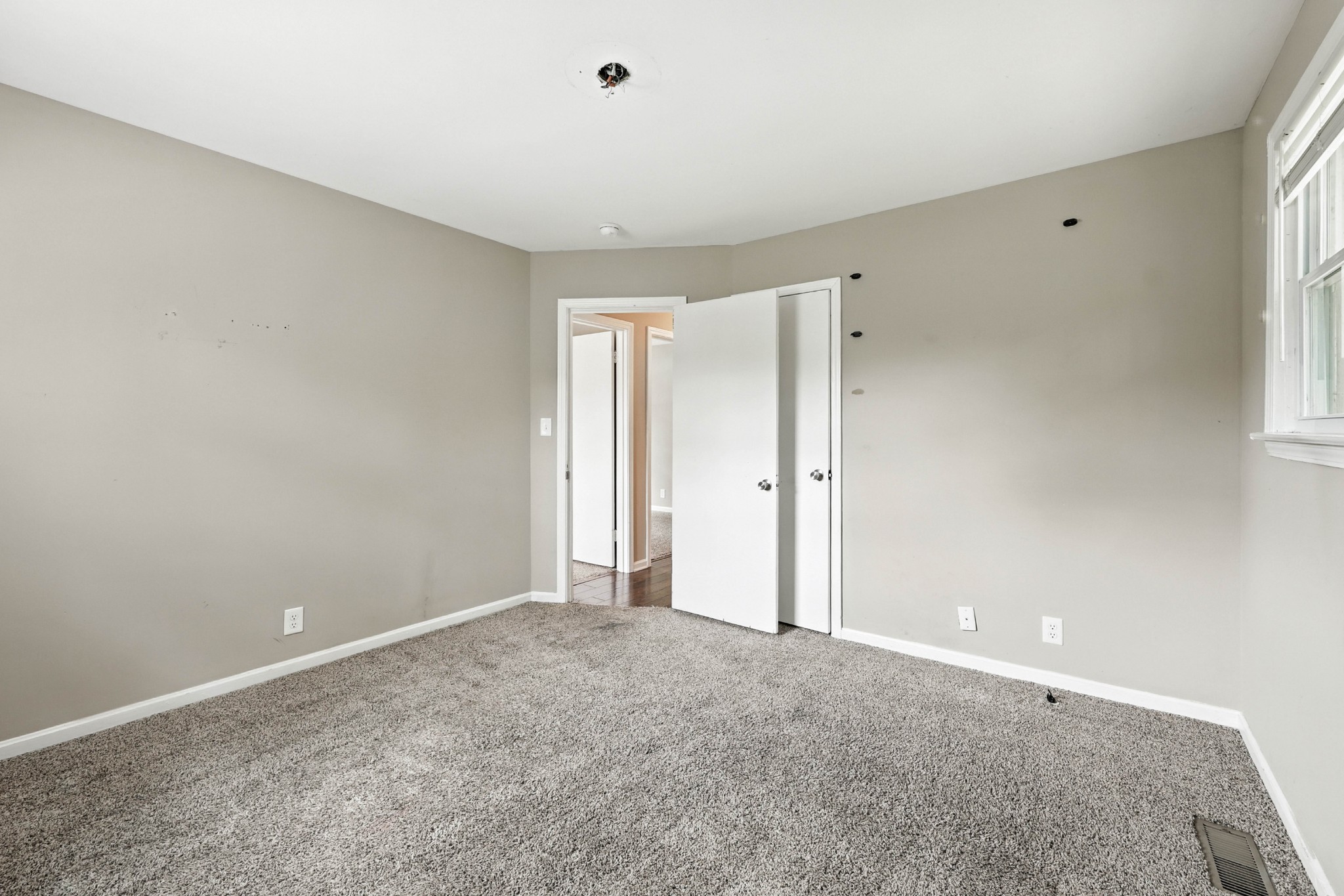513 Adams Ct