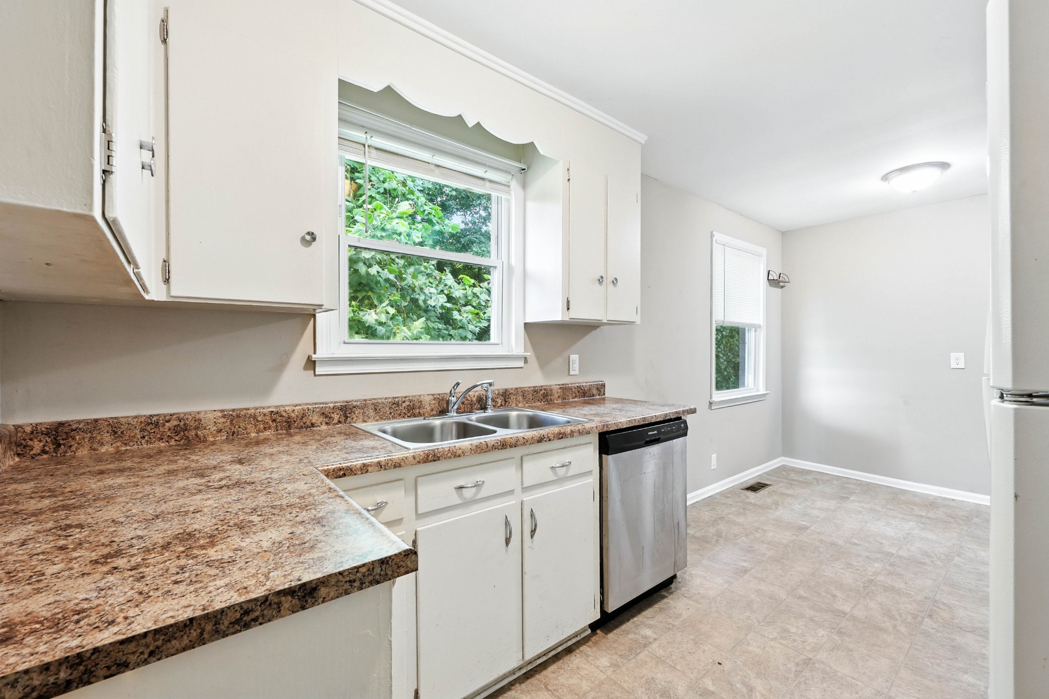 513 Adams Ct