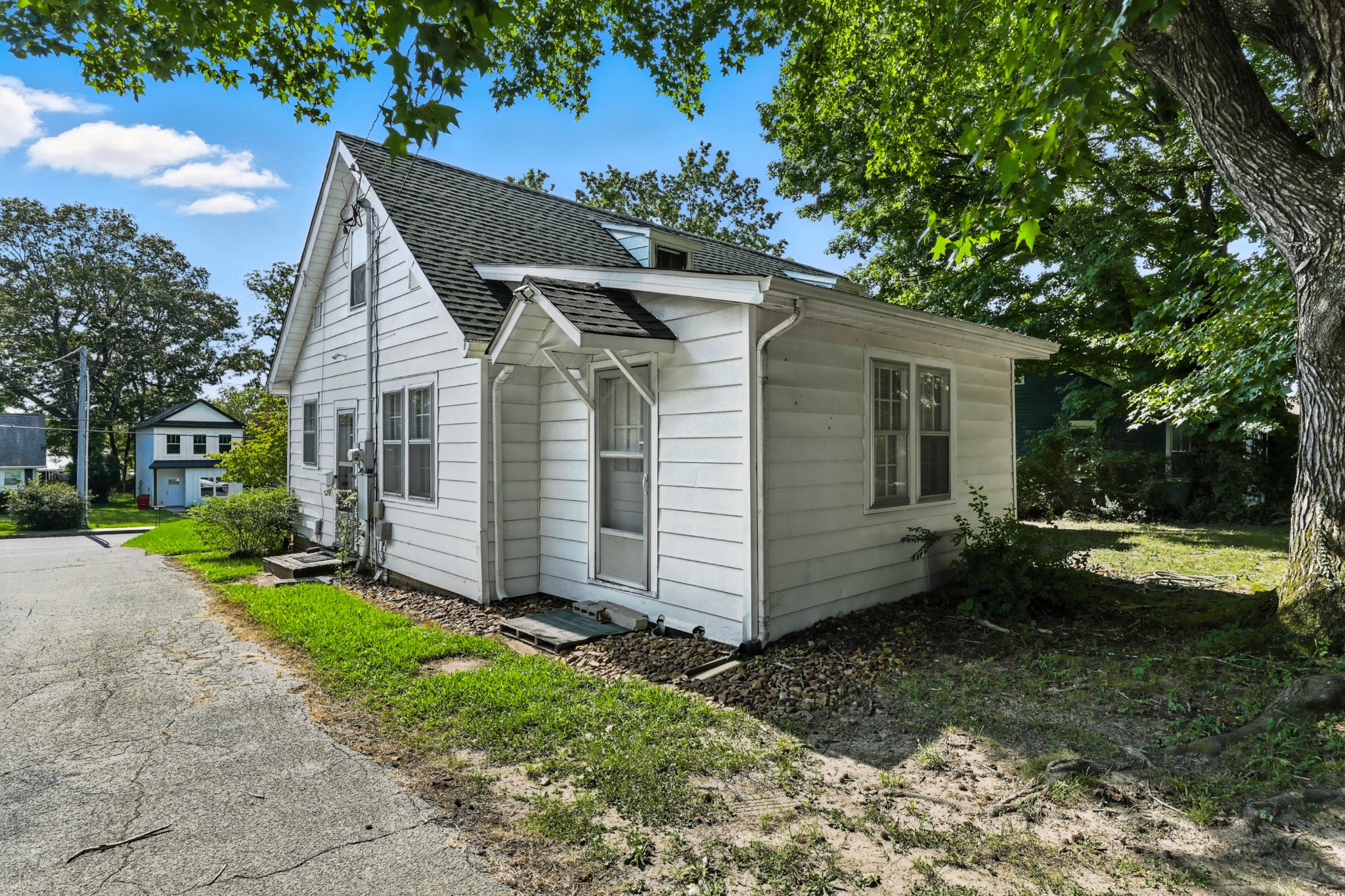 735 Gracey Ave