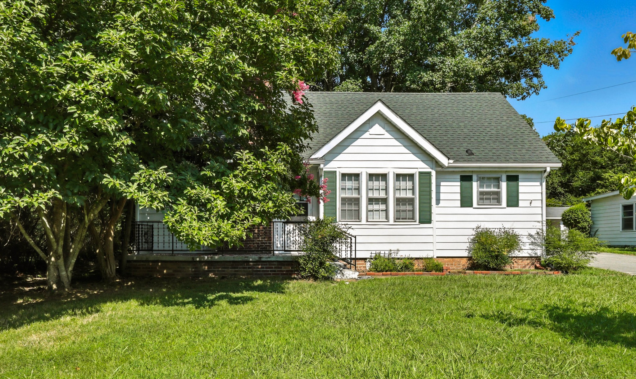 735 Gracey Ave