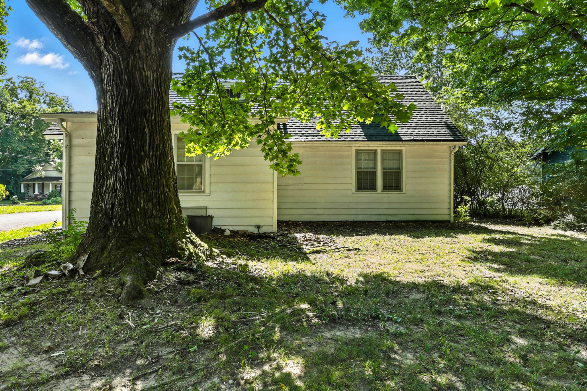 735 Gracey Ave
