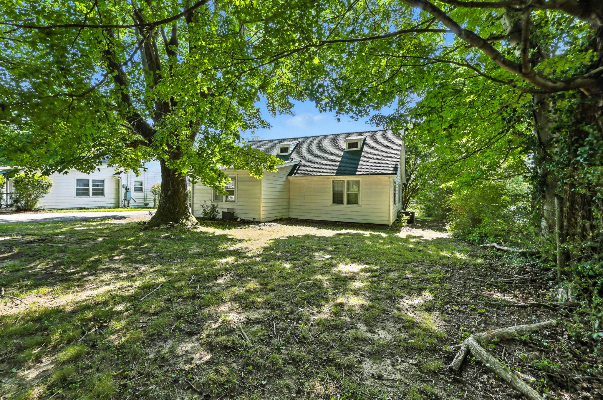 735 Gracey Ave