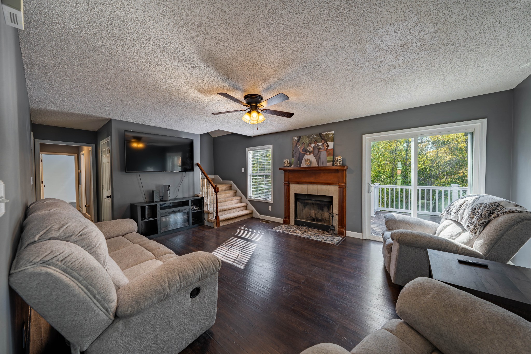 1101 Rustling Oaks Dr