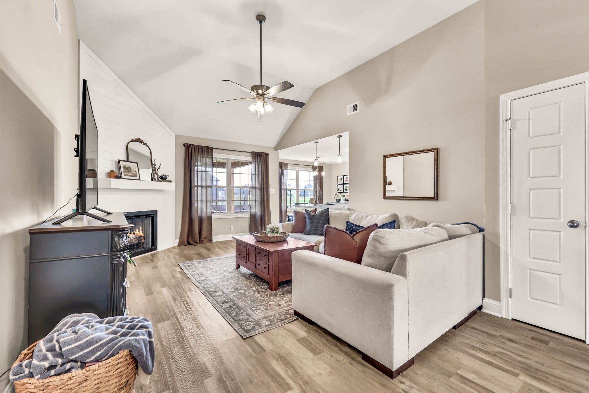 516 Castle Pinckney Ln