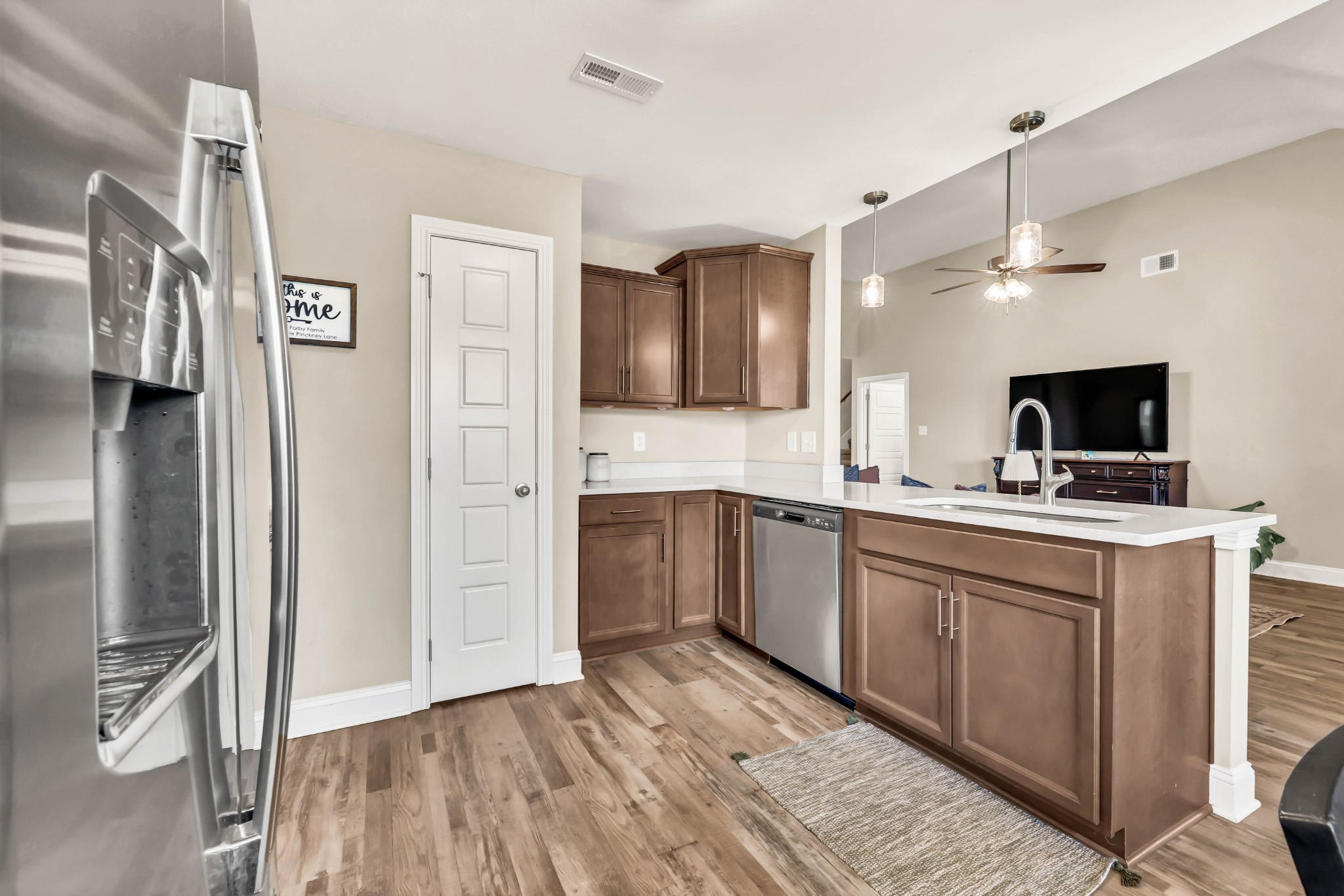 516 Castle Pinckney Ln