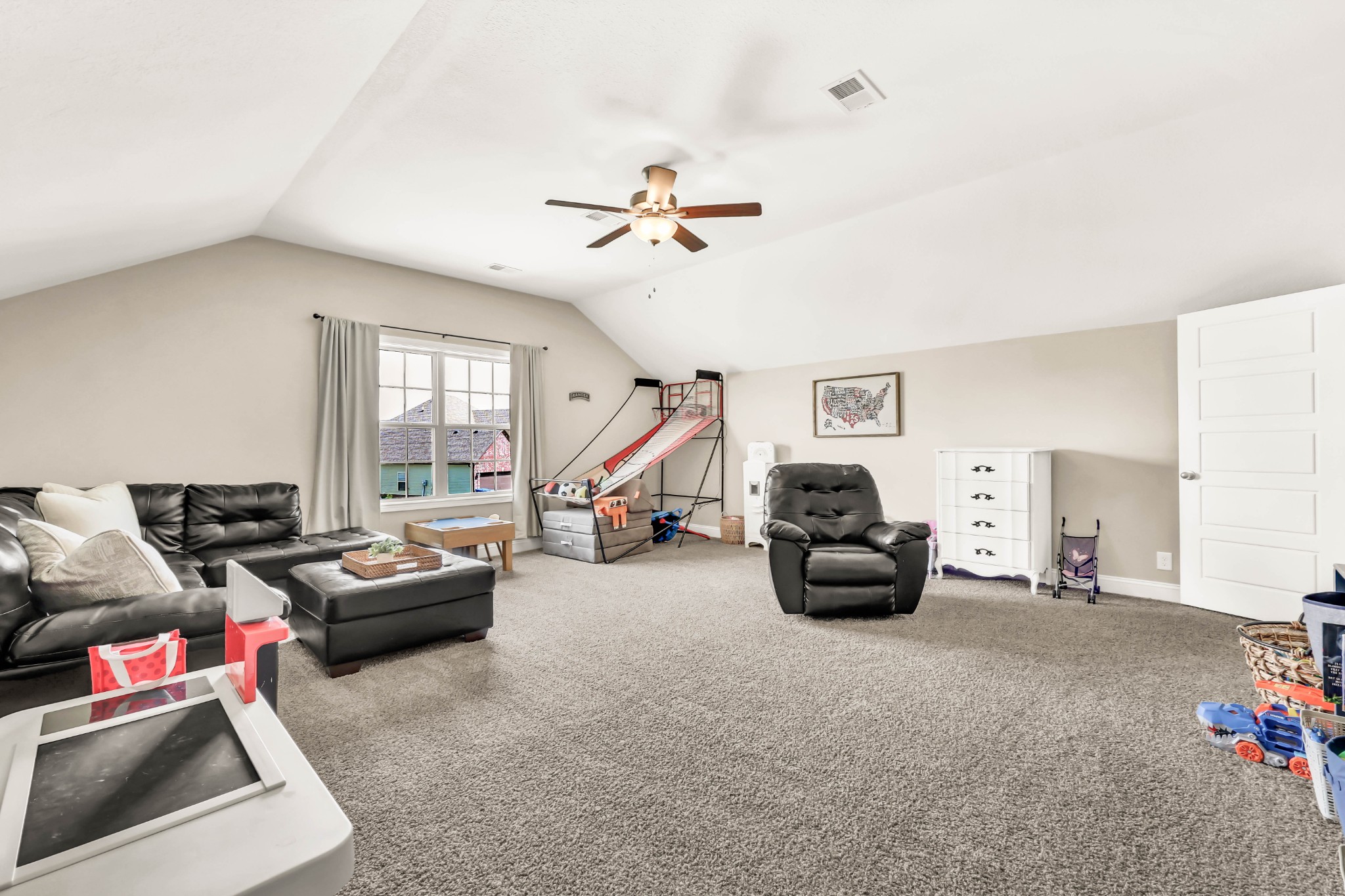 516 Castle Pinckney Ln