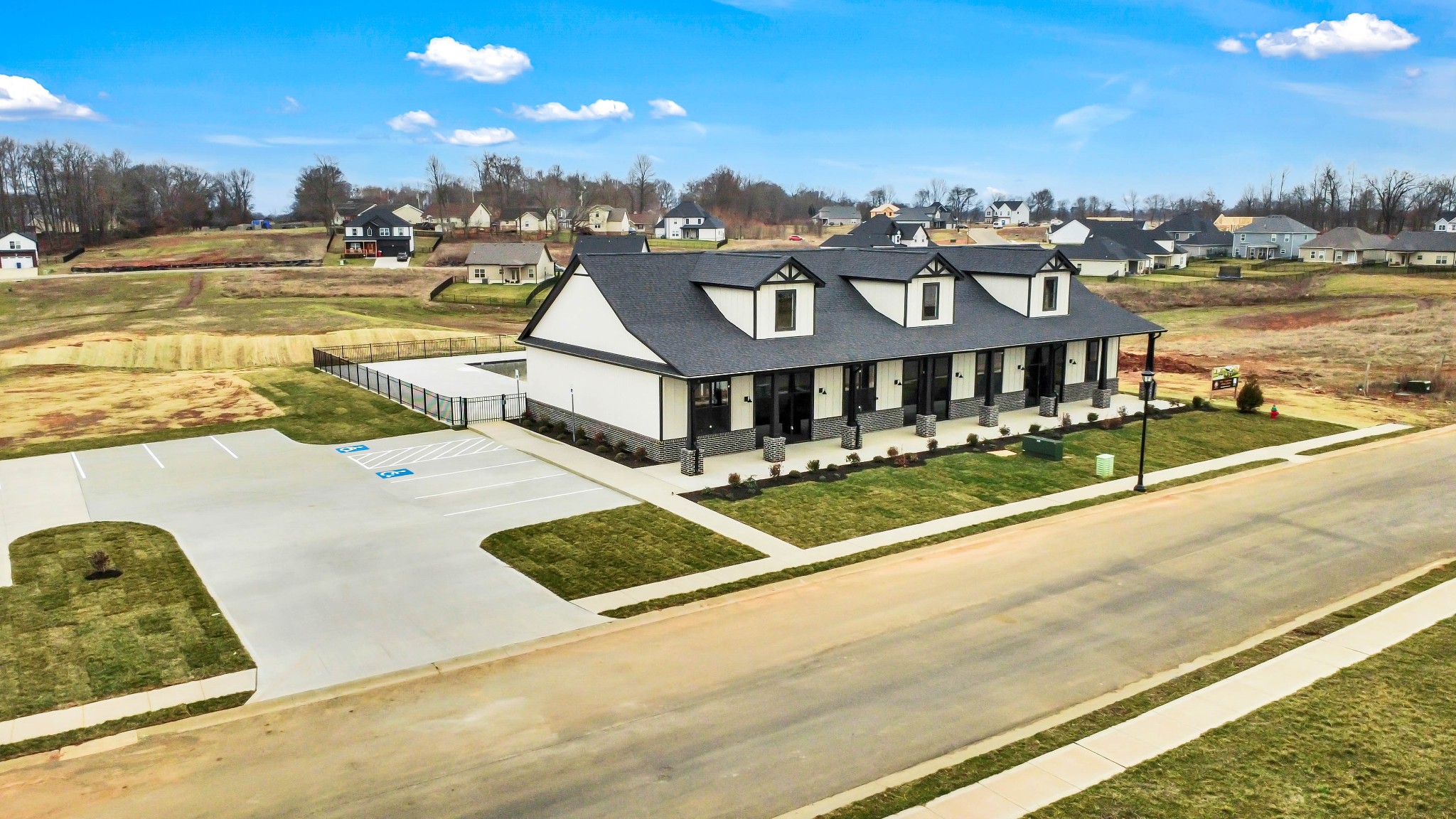 516 Castle Pinckney Ln