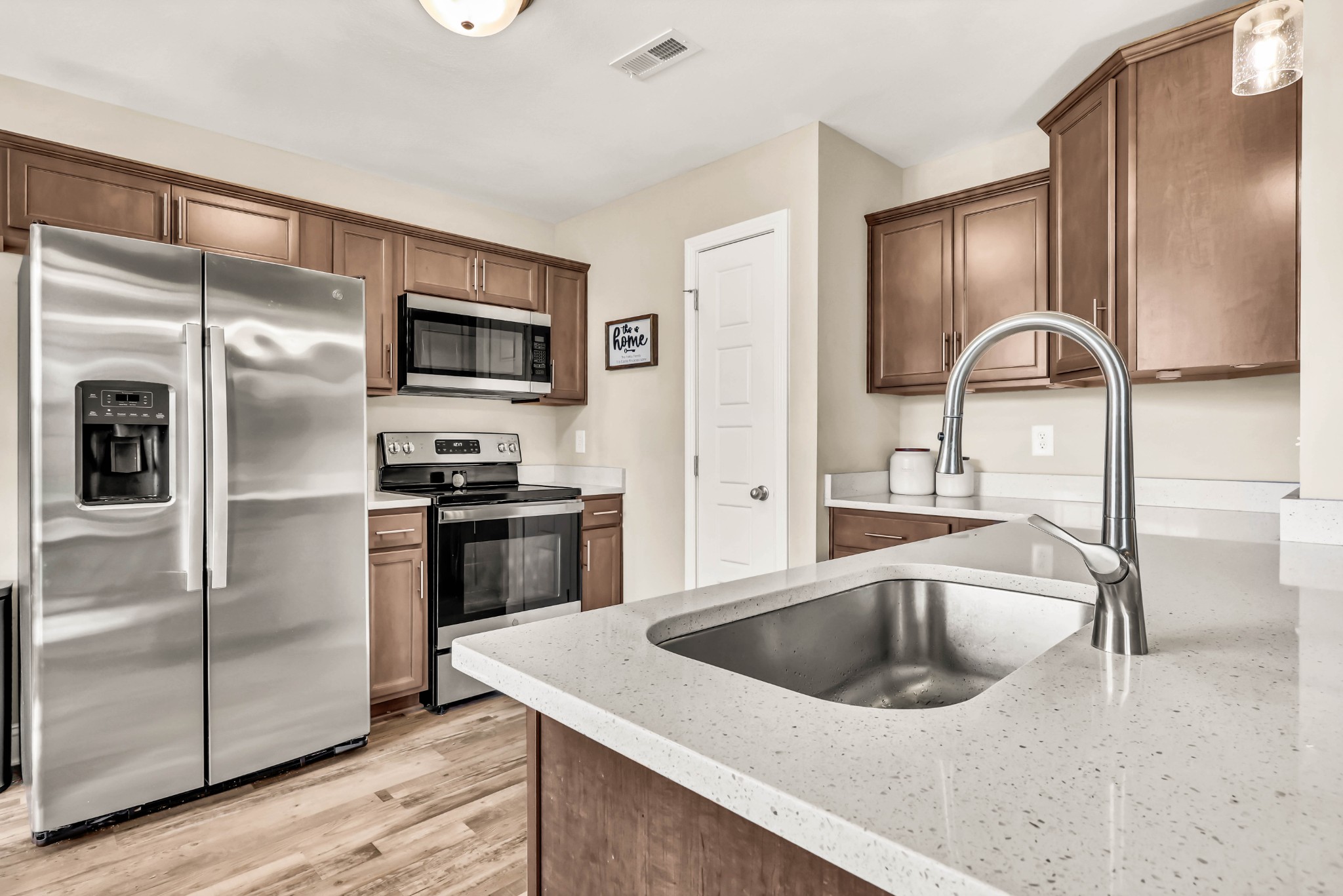 516 Castle Pinckney Ln