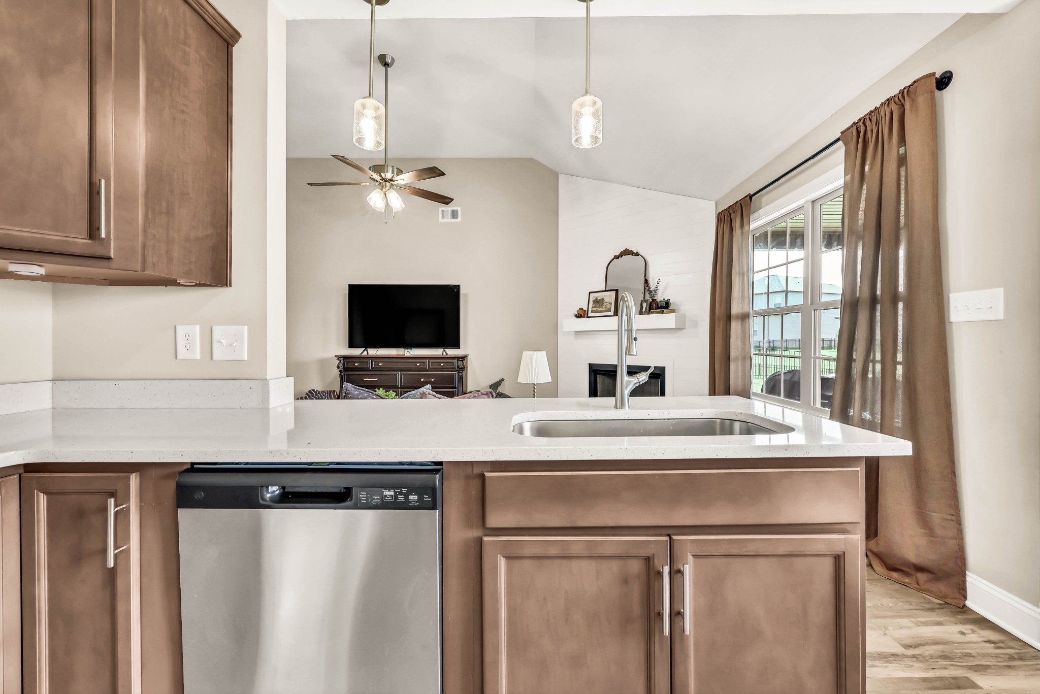 516 Castle Pinckney Ln