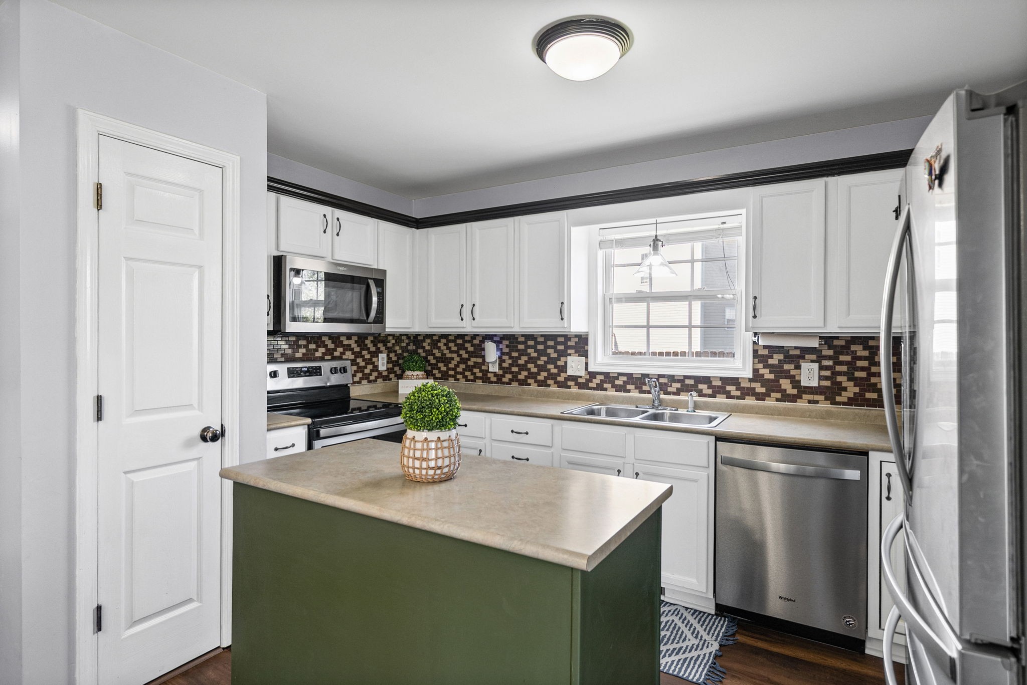 937 Commission Dr