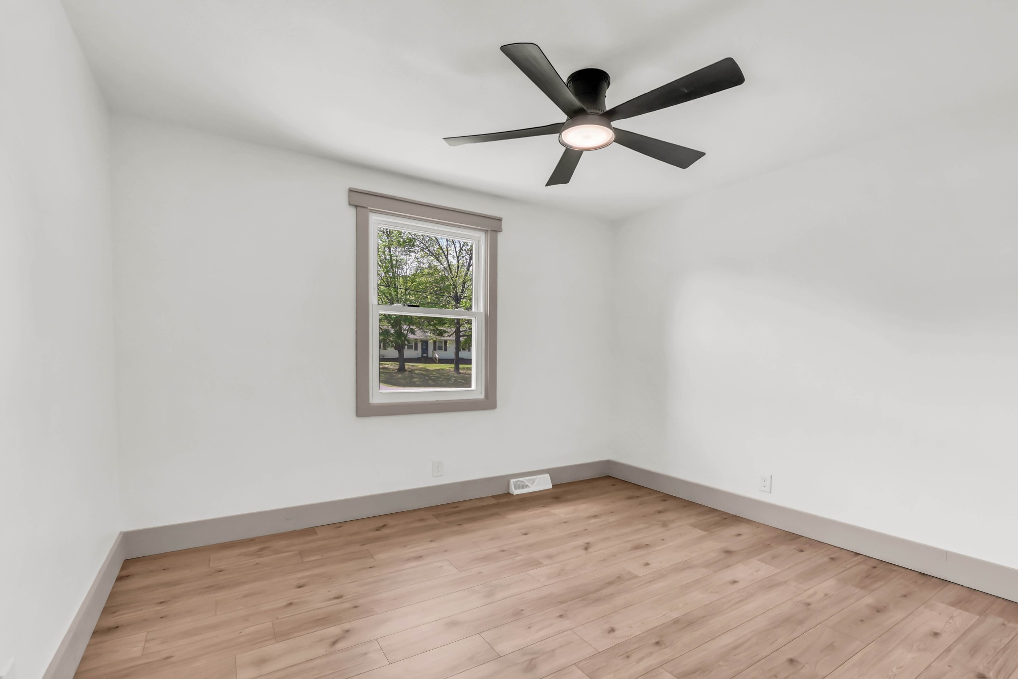 2186 Blakemore Dr