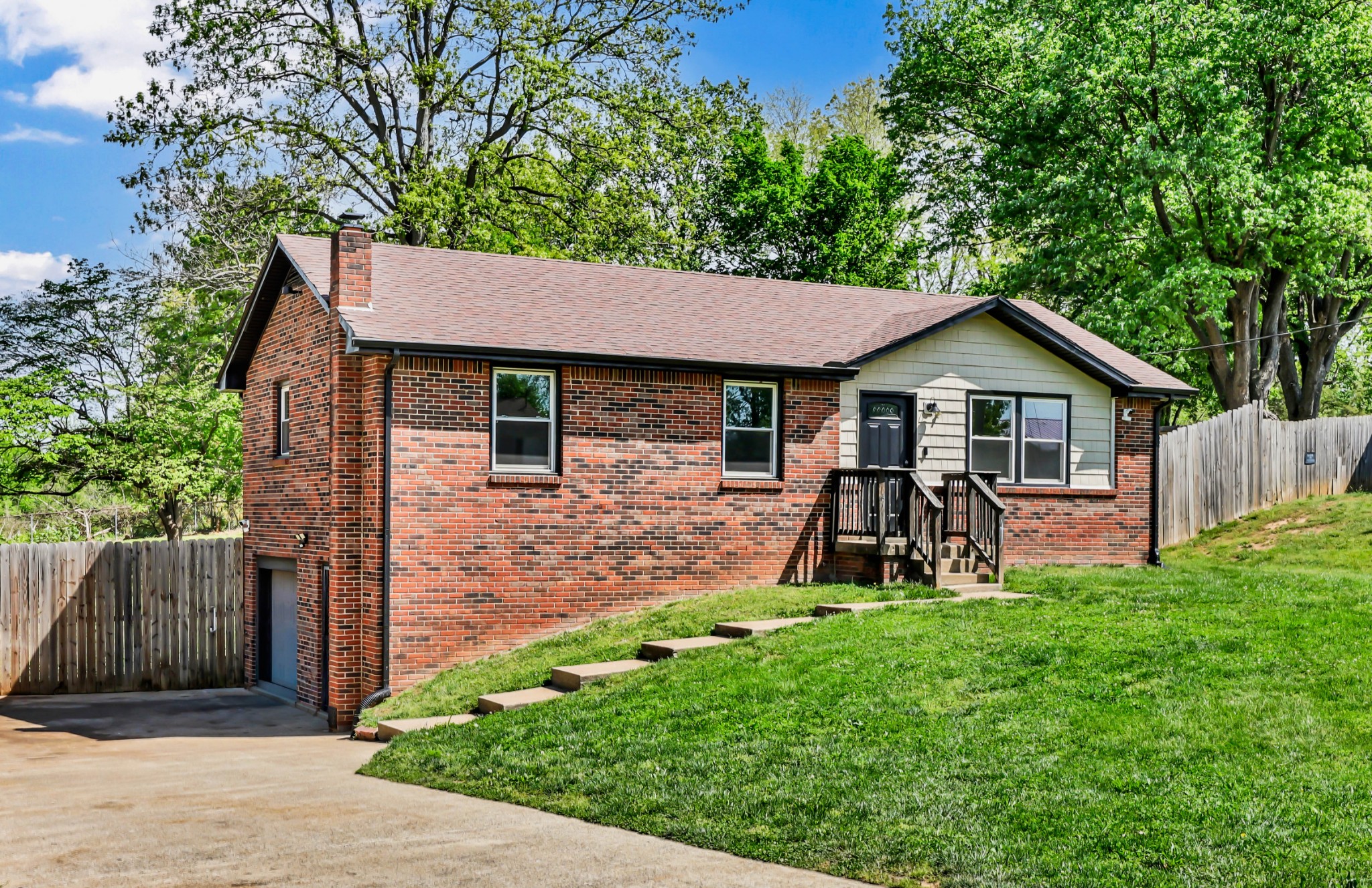 2186 Blakemore Dr