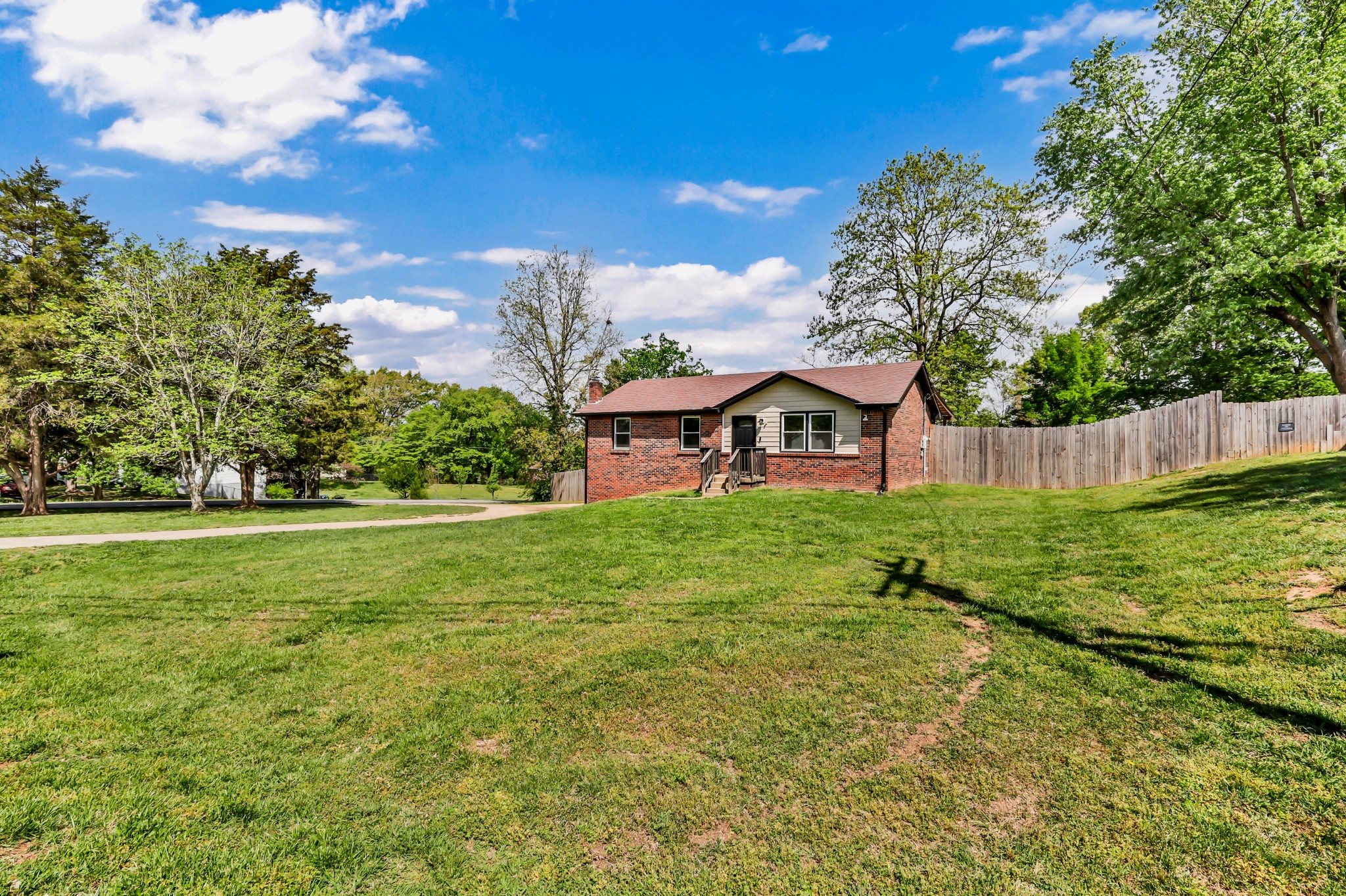 2186 Blakemore Dr
