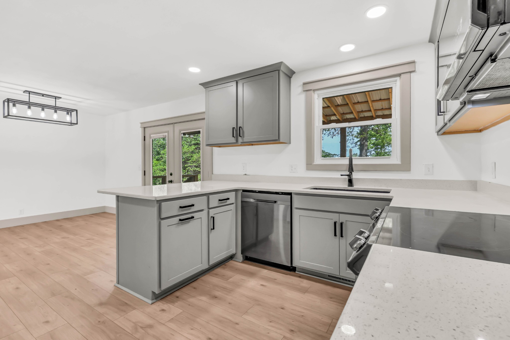 2186 Blakemore Dr