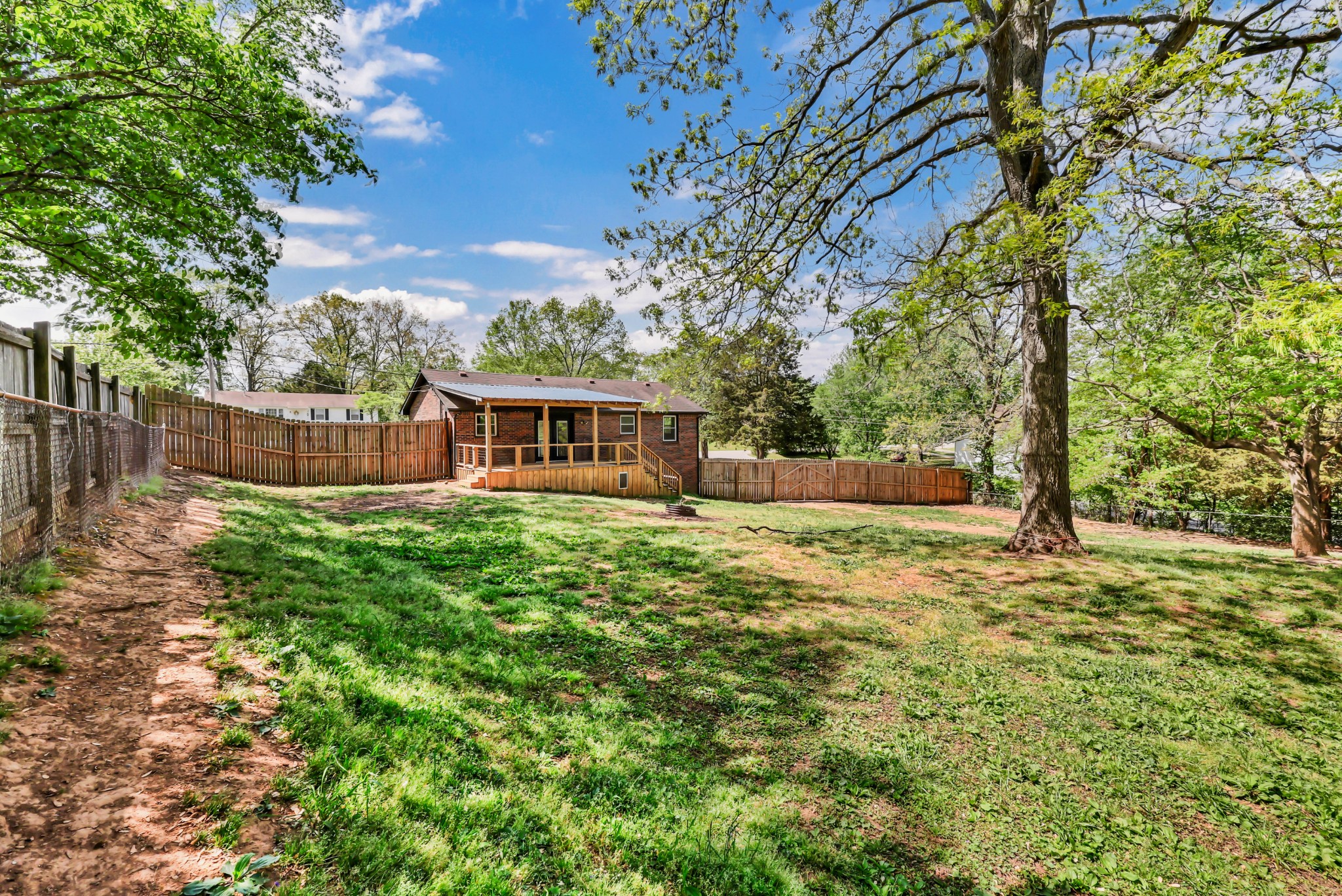2186 Blakemore Dr