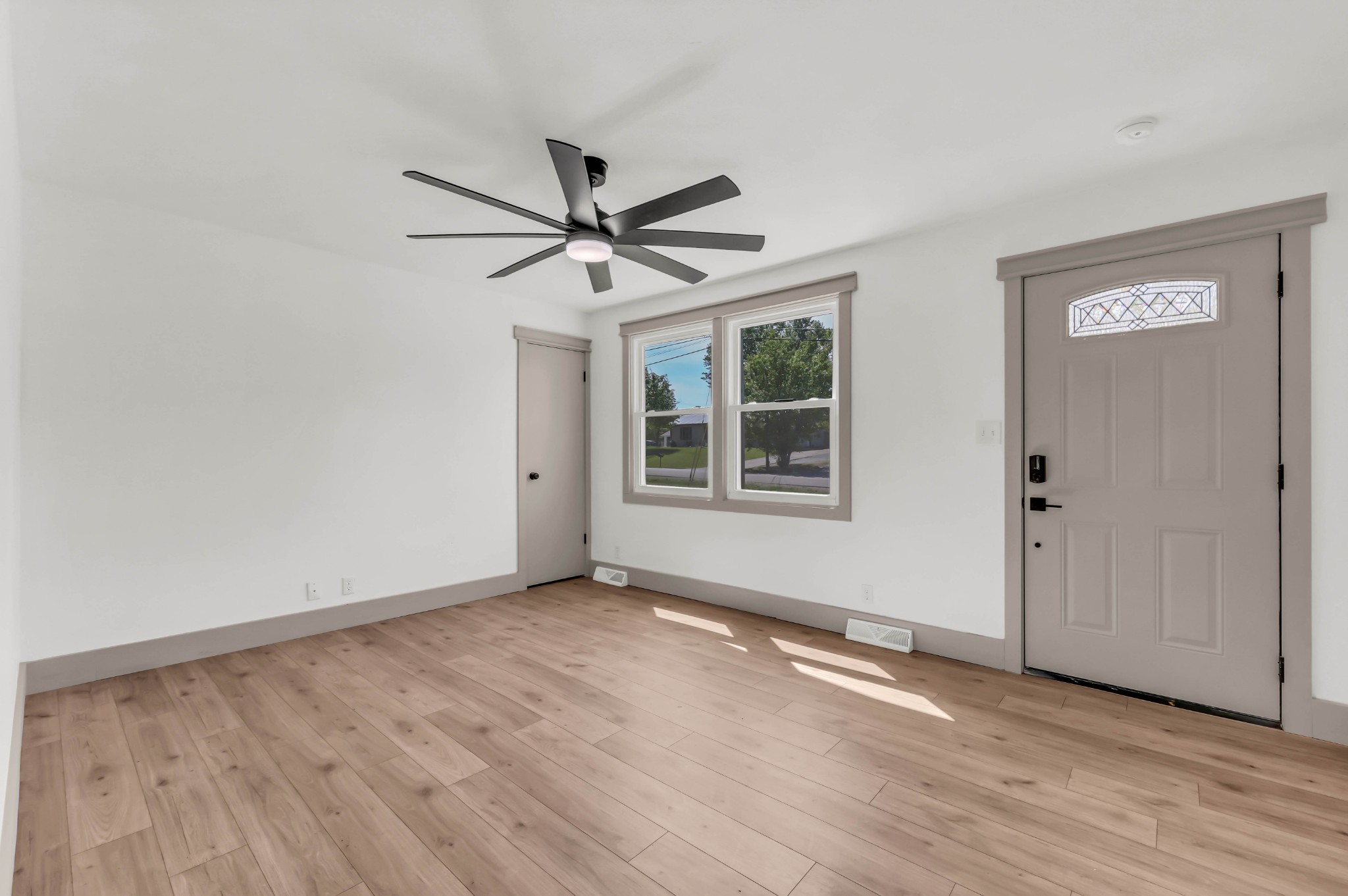 2186 Blakemore Dr