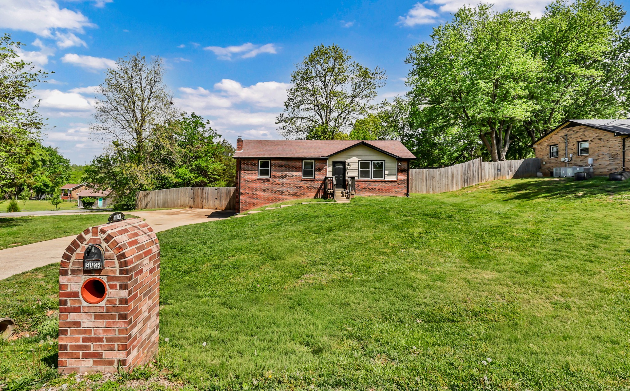2186 Blakemore Dr