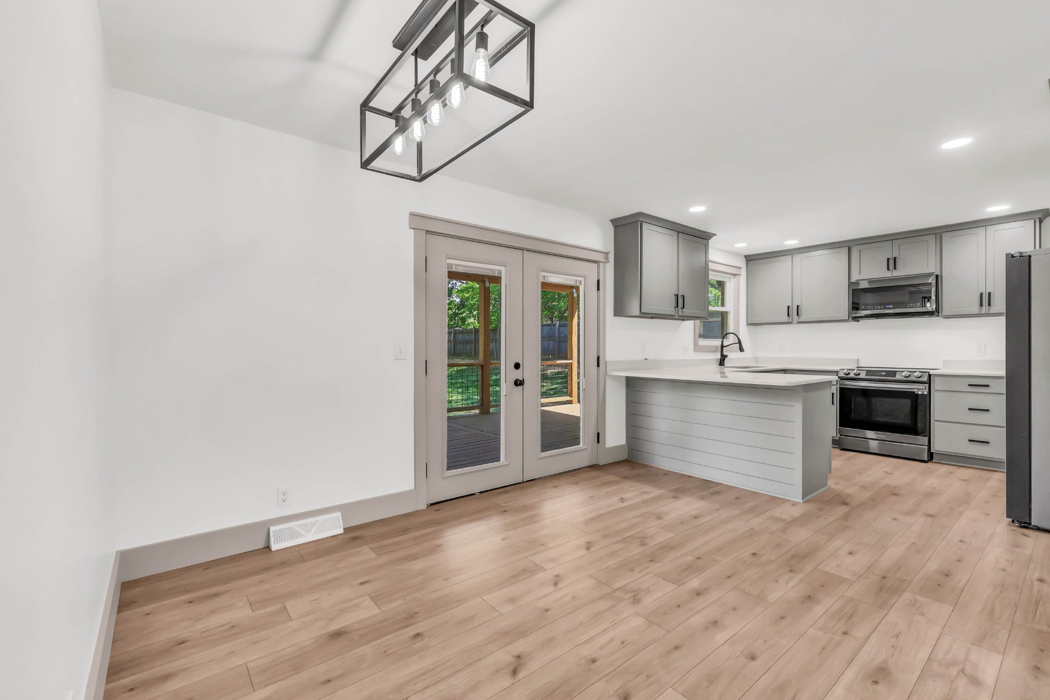2186 Blakemore Dr