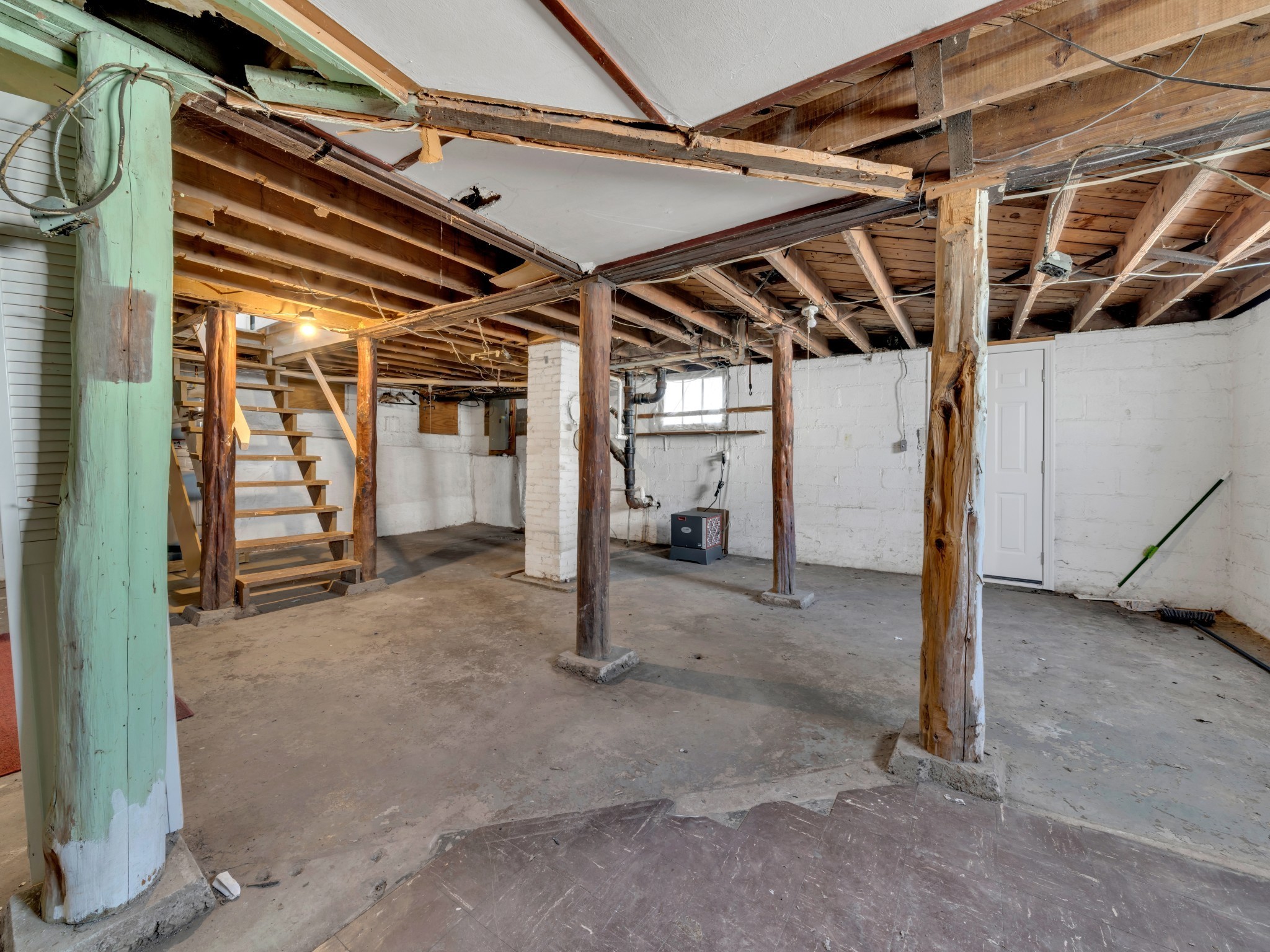 208 Inglewood Dr