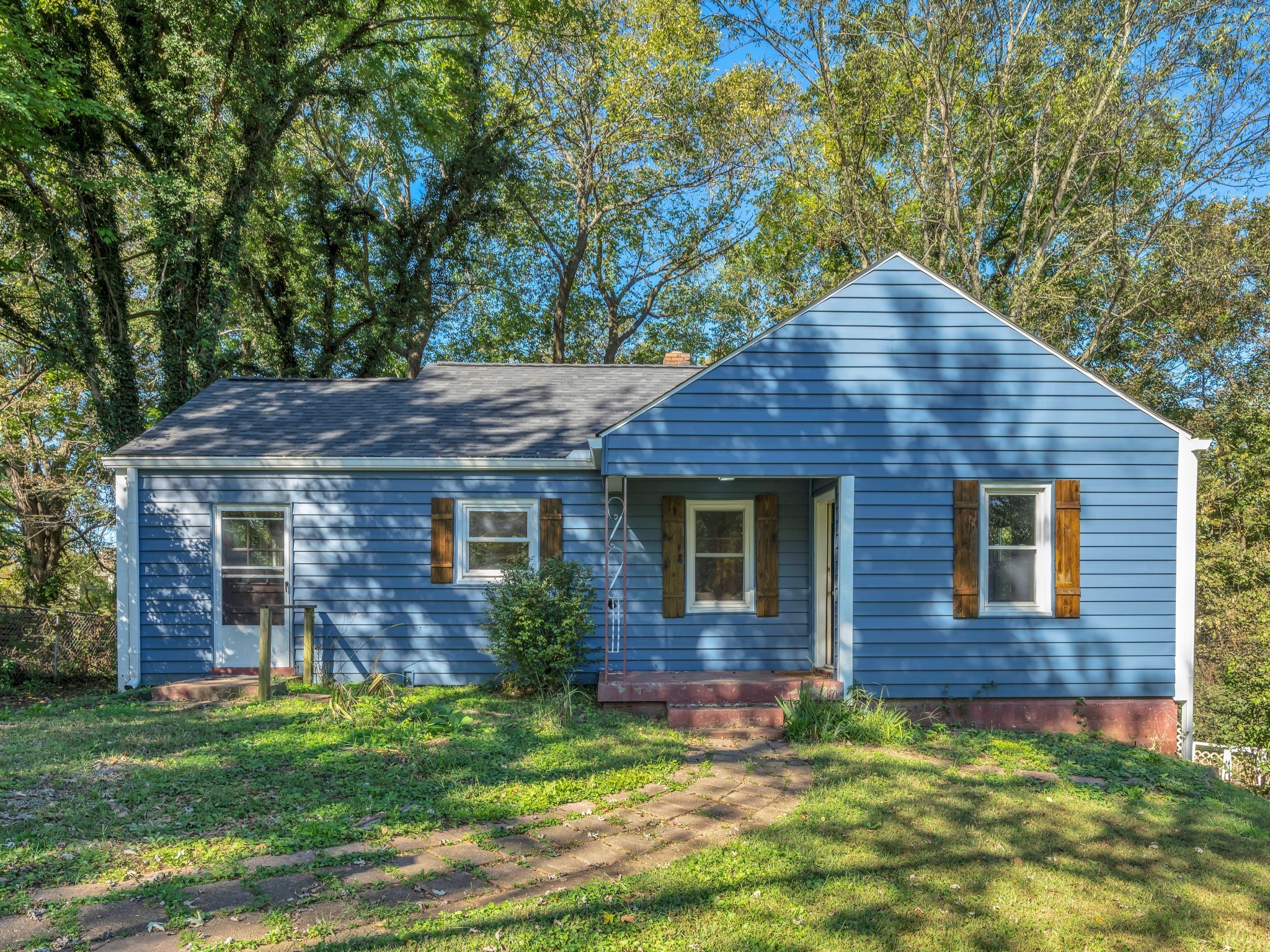 208 Inglewood Dr