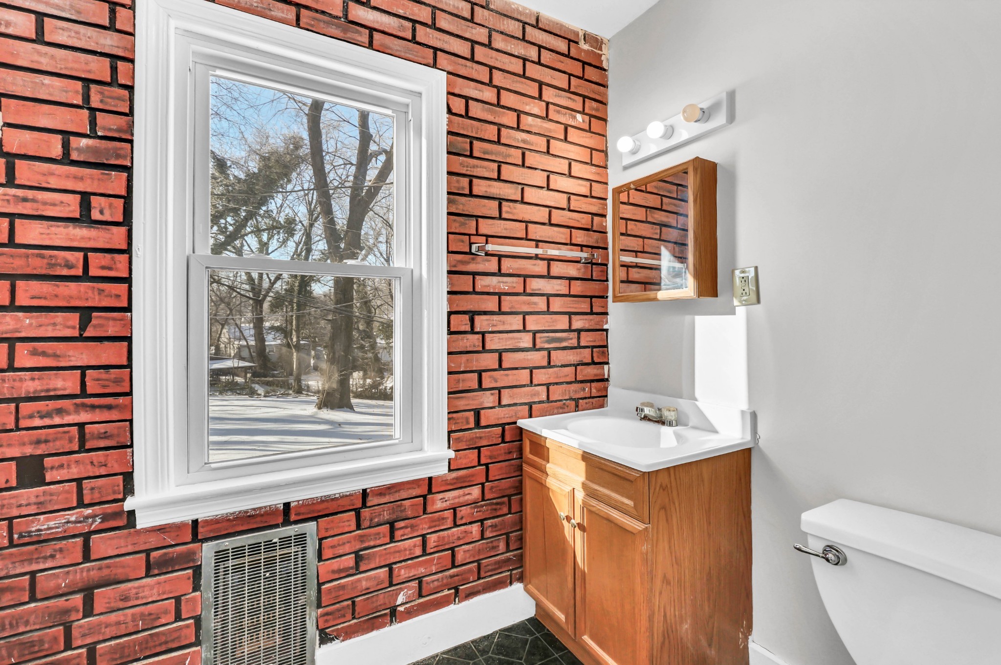 208 Inglewood Dr