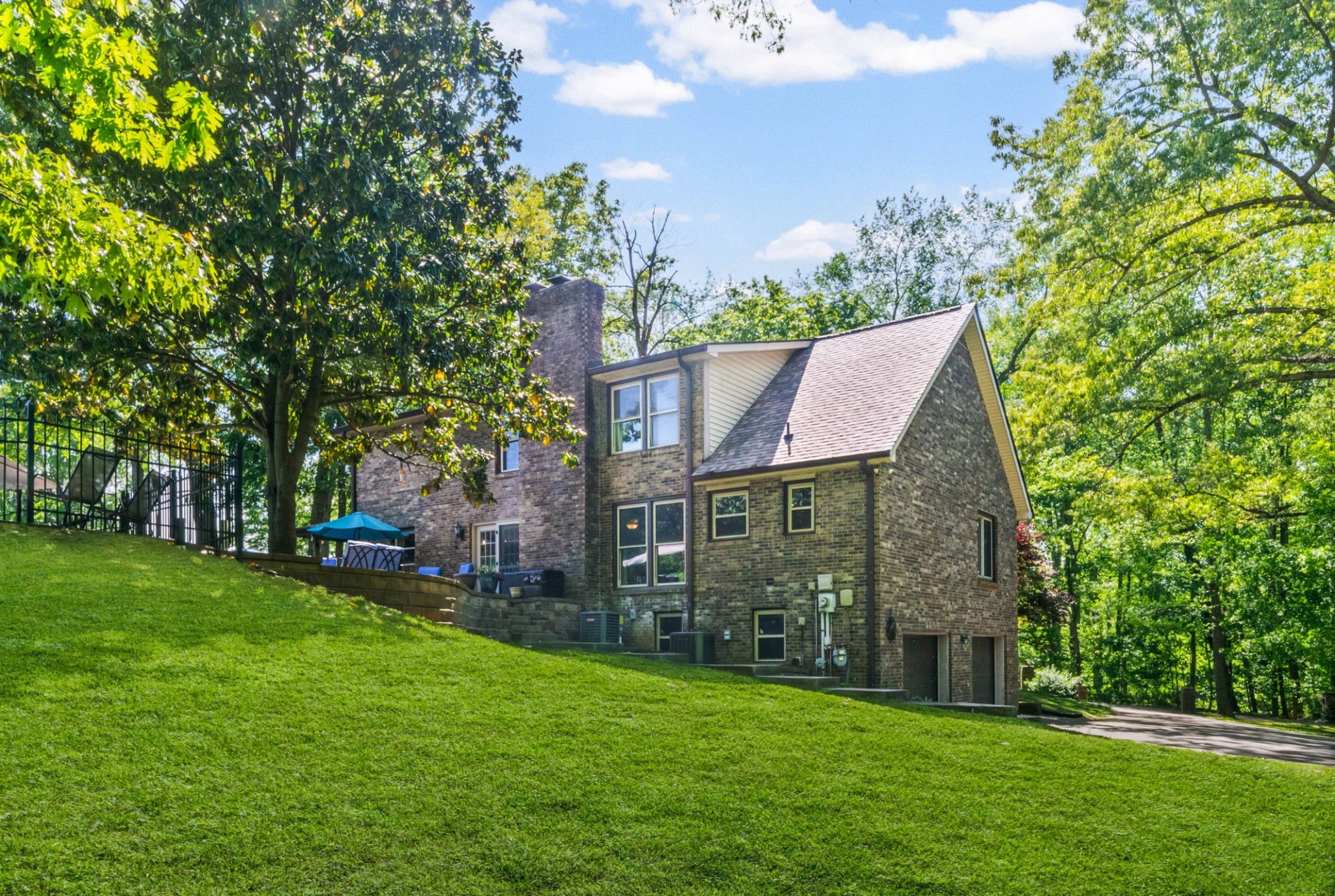 565 Arlington Pl