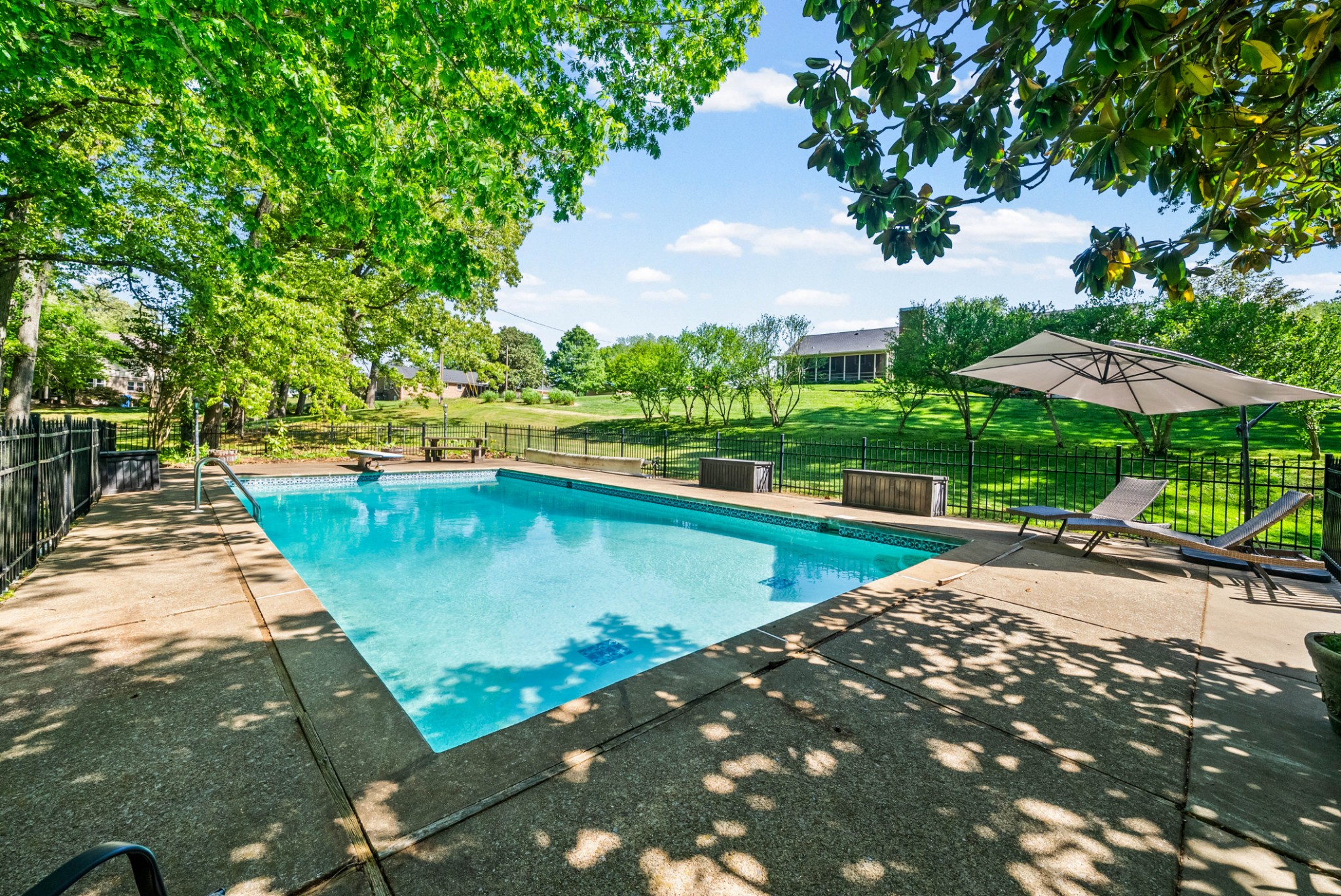 565 Arlington Pl