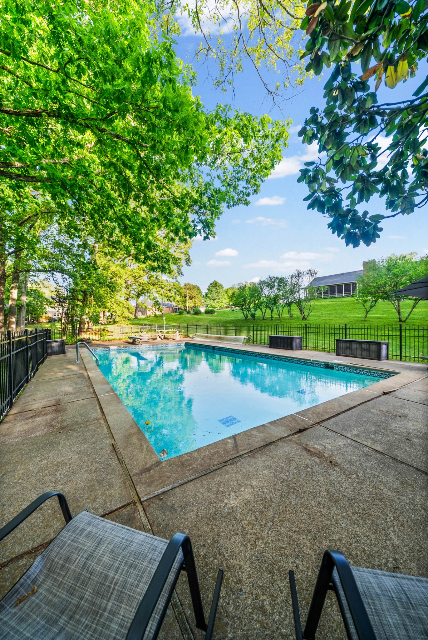 565 Arlington Pl