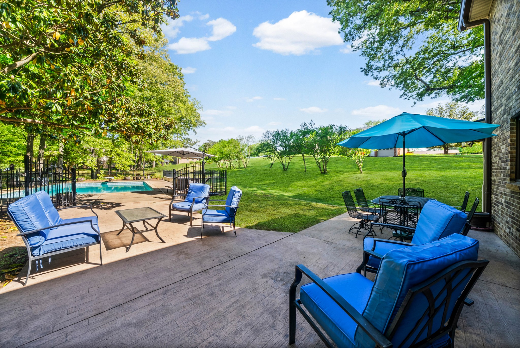 565 Arlington Pl
