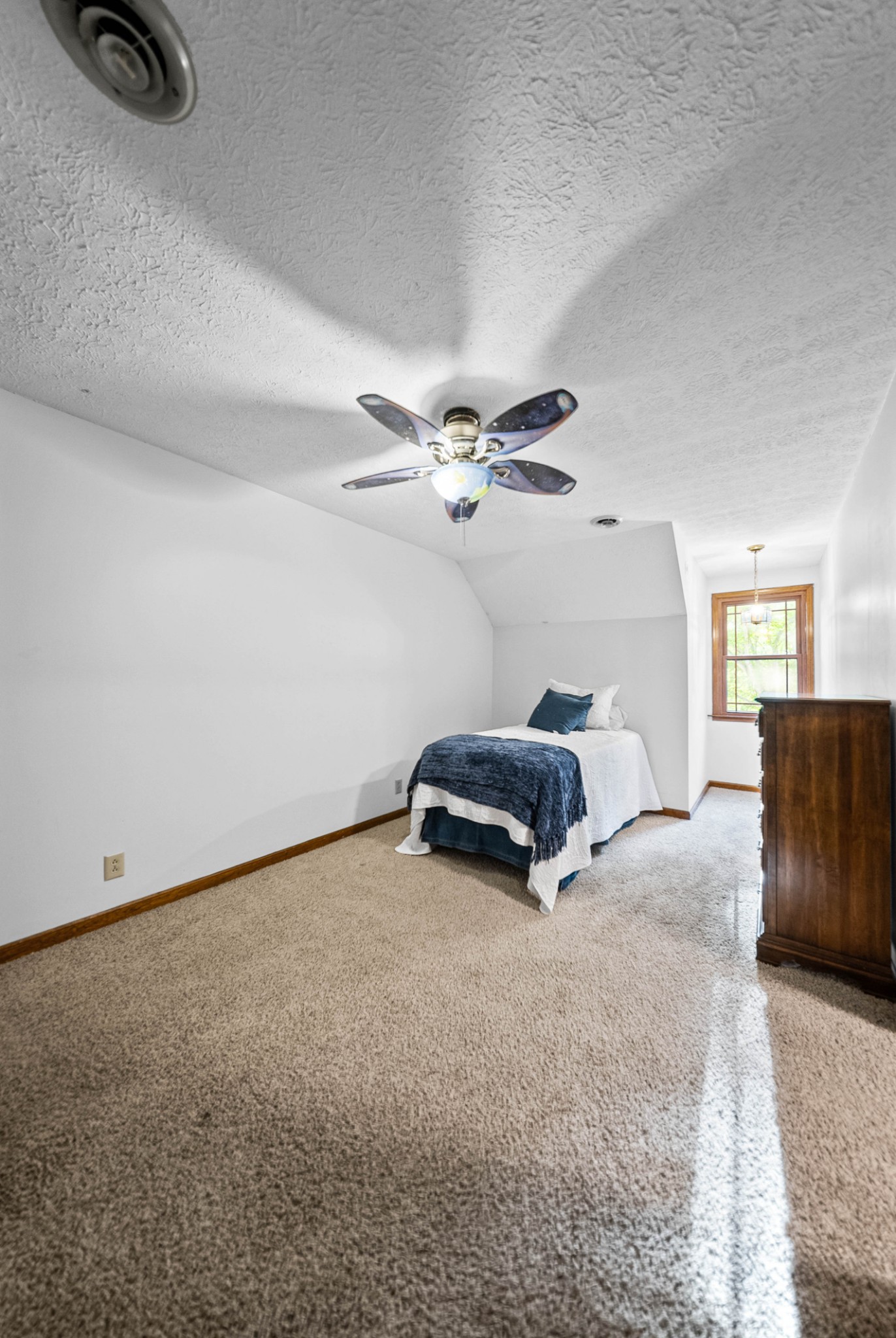 565 Arlington Pl