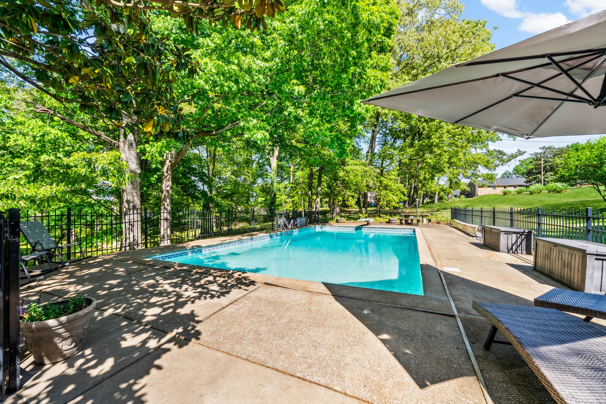 565 Arlington Pl