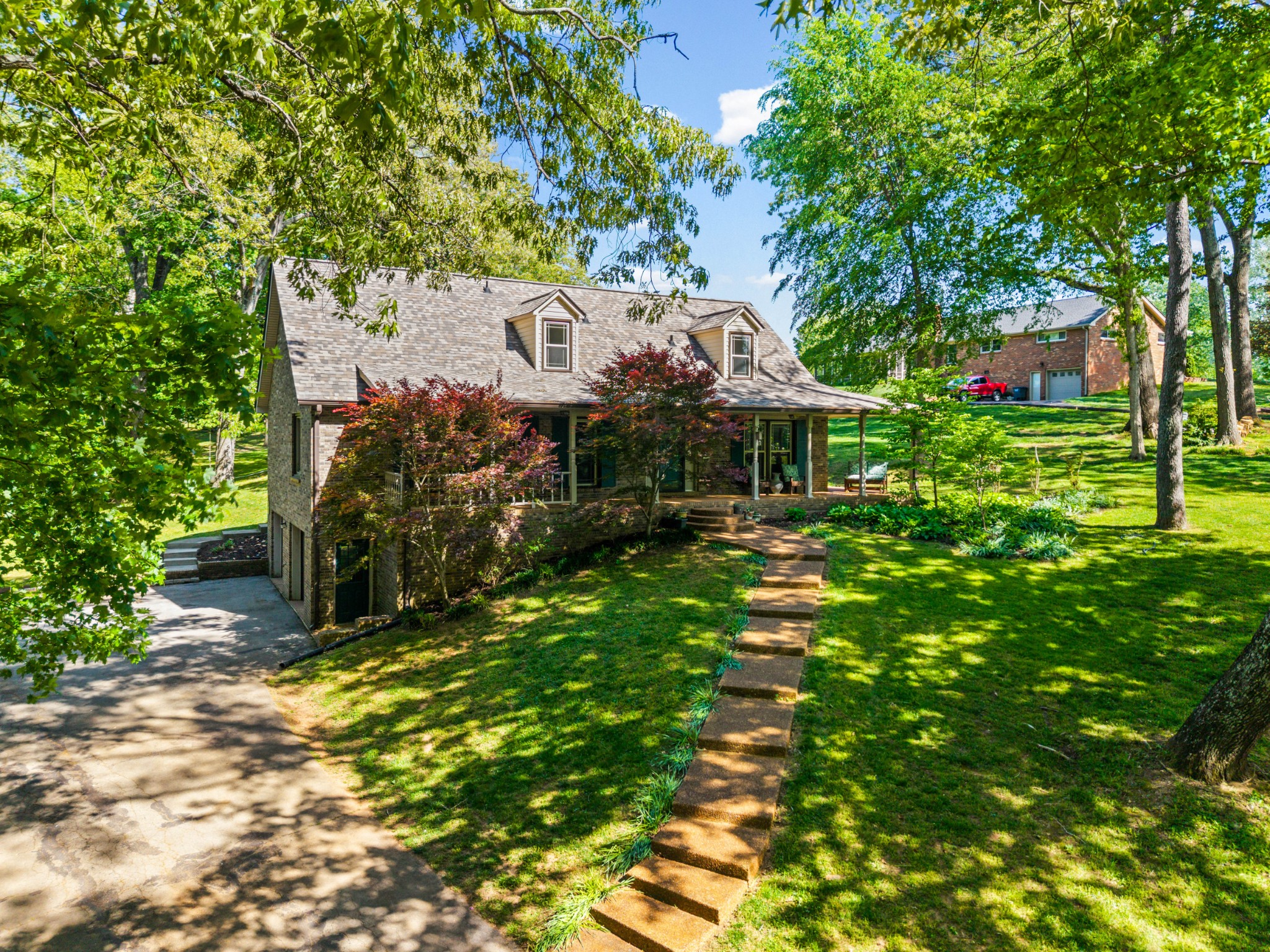565 Arlington Pl