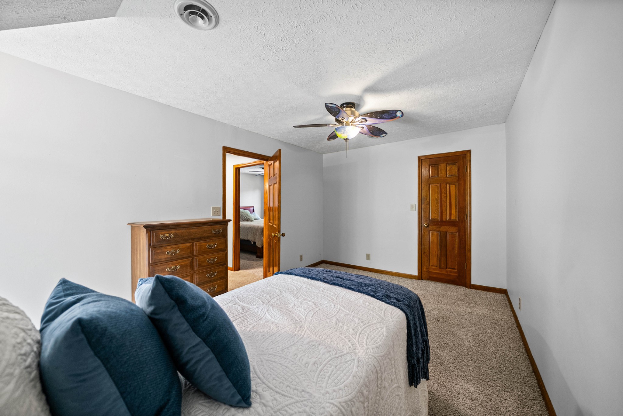 565 Arlington Pl