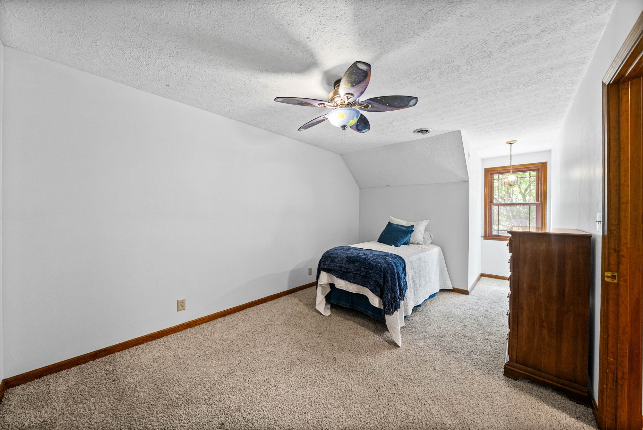 565 Arlington Pl