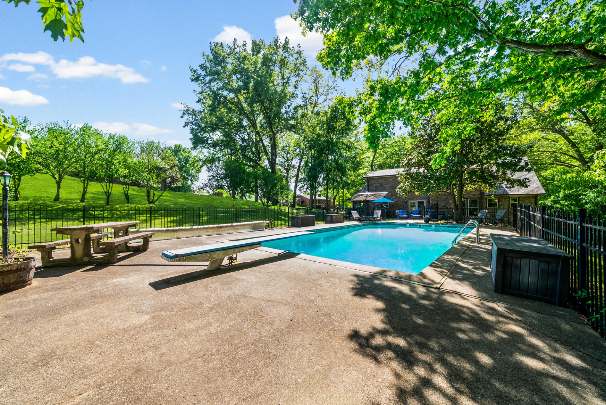 565 Arlington Pl