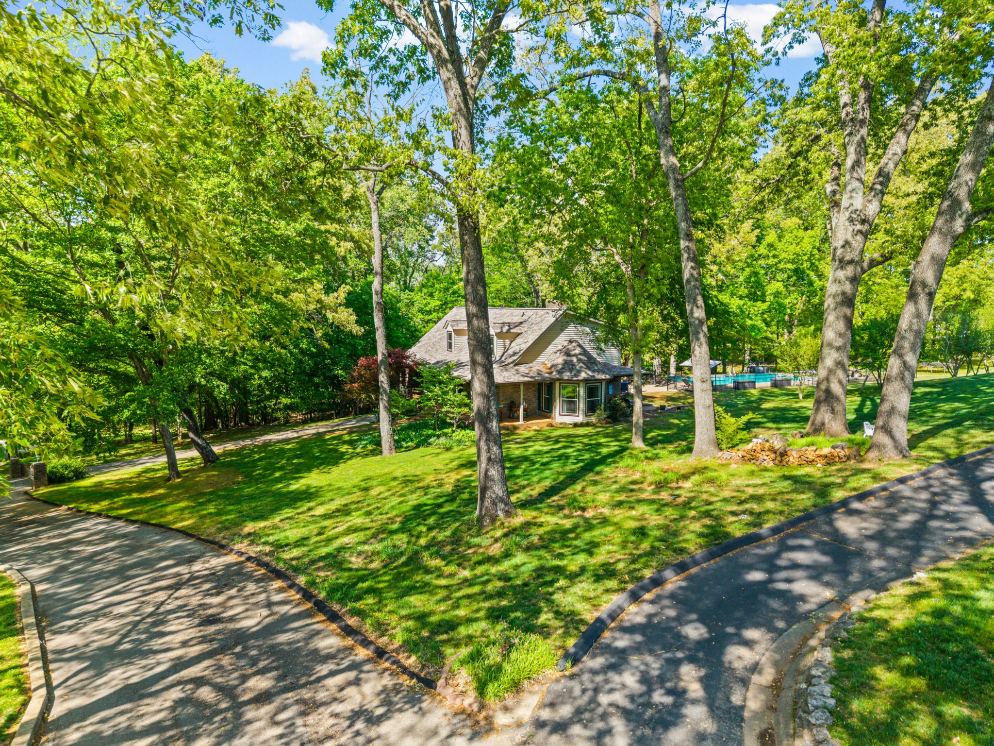 565 Arlington Pl