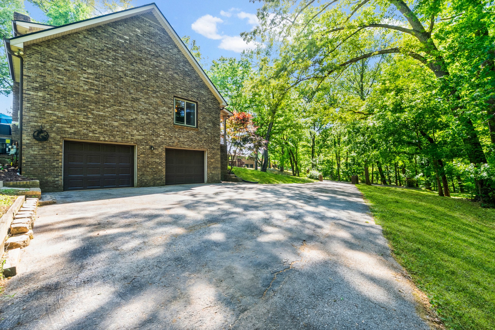 565 Arlington Pl