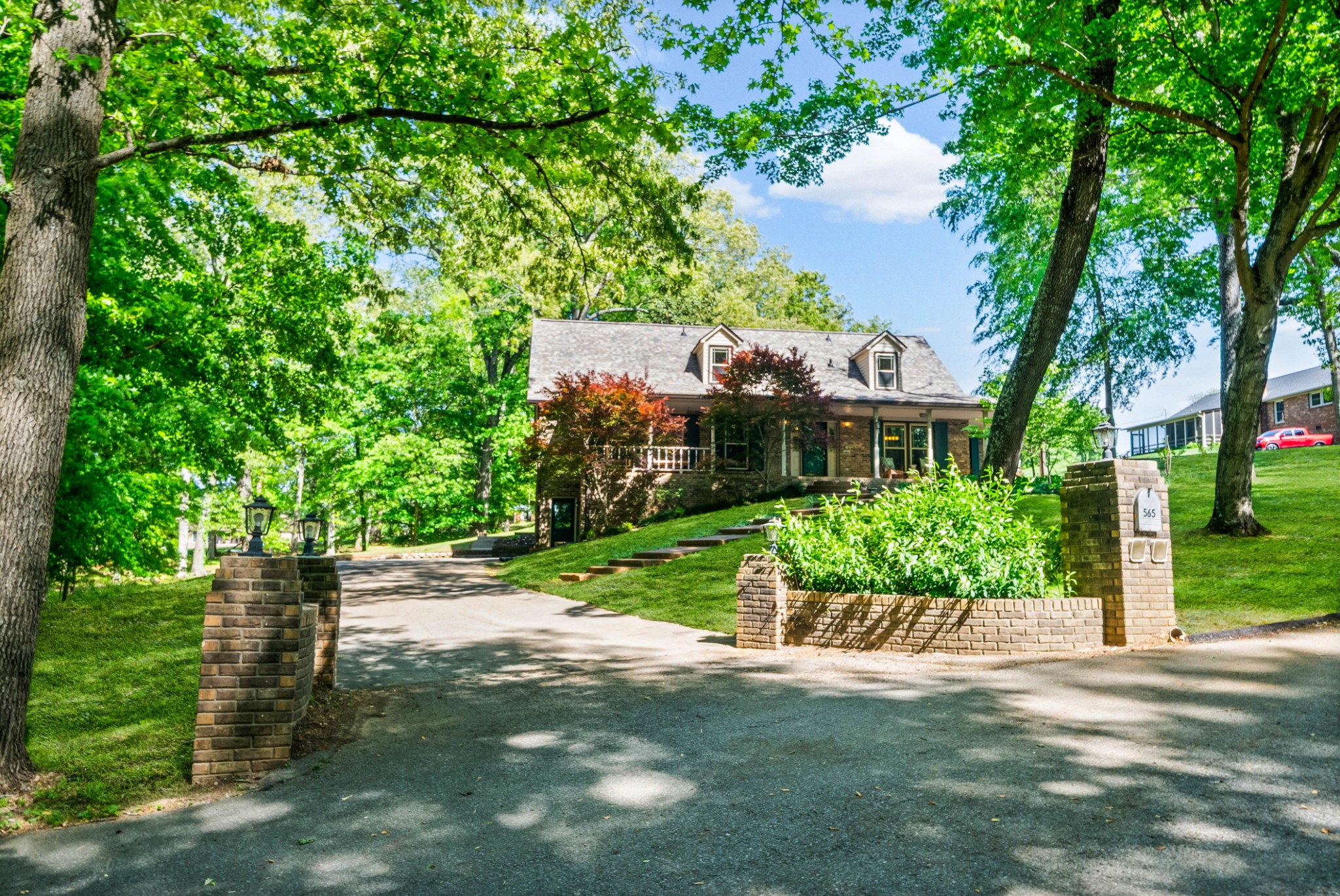 565 Arlington Pl