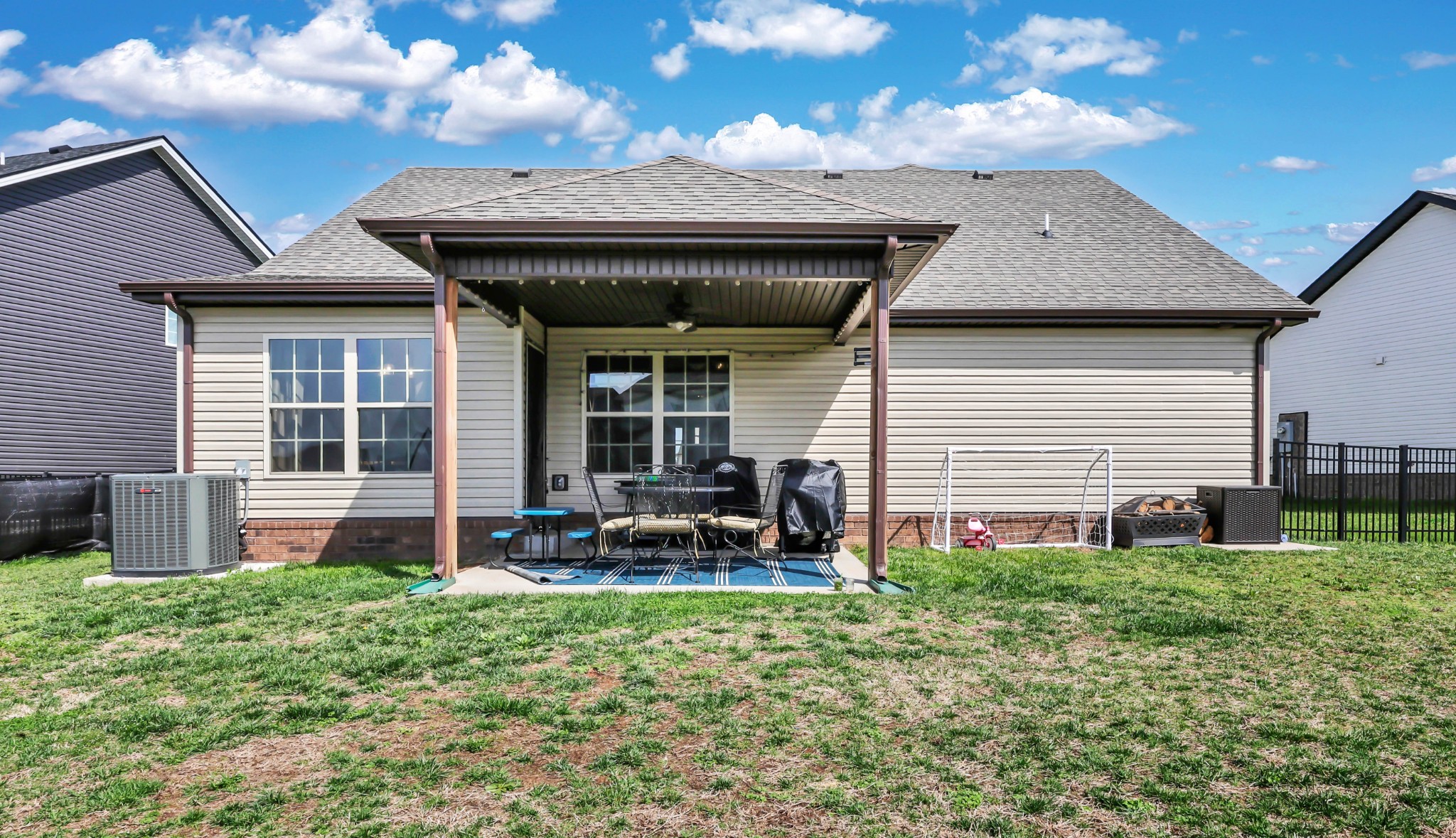 516 Castle Pinckney Ln