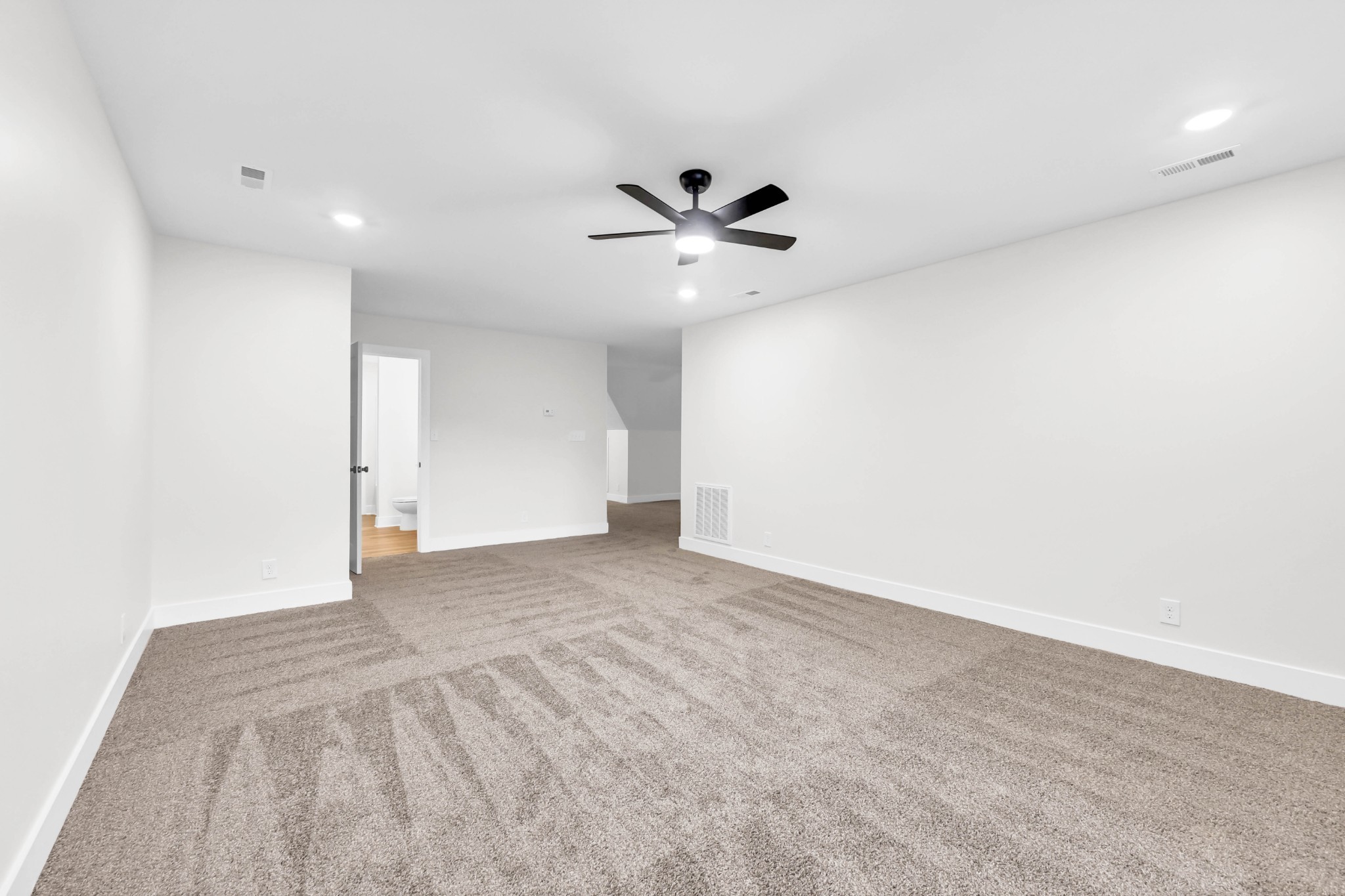 5570 Chambers Rd